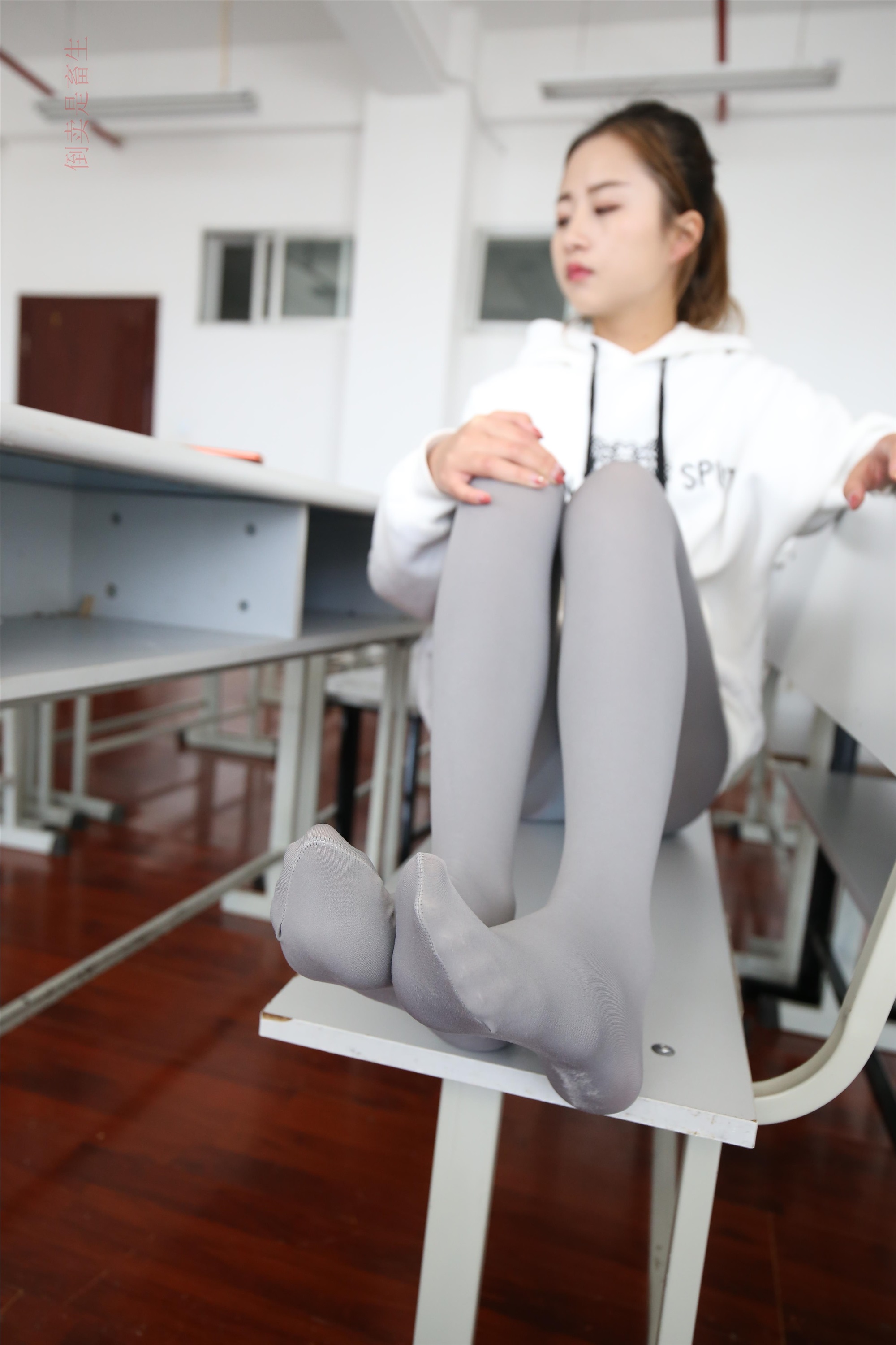 大西瓜美女图片 Z6-2 模特1 灰丝热705P5