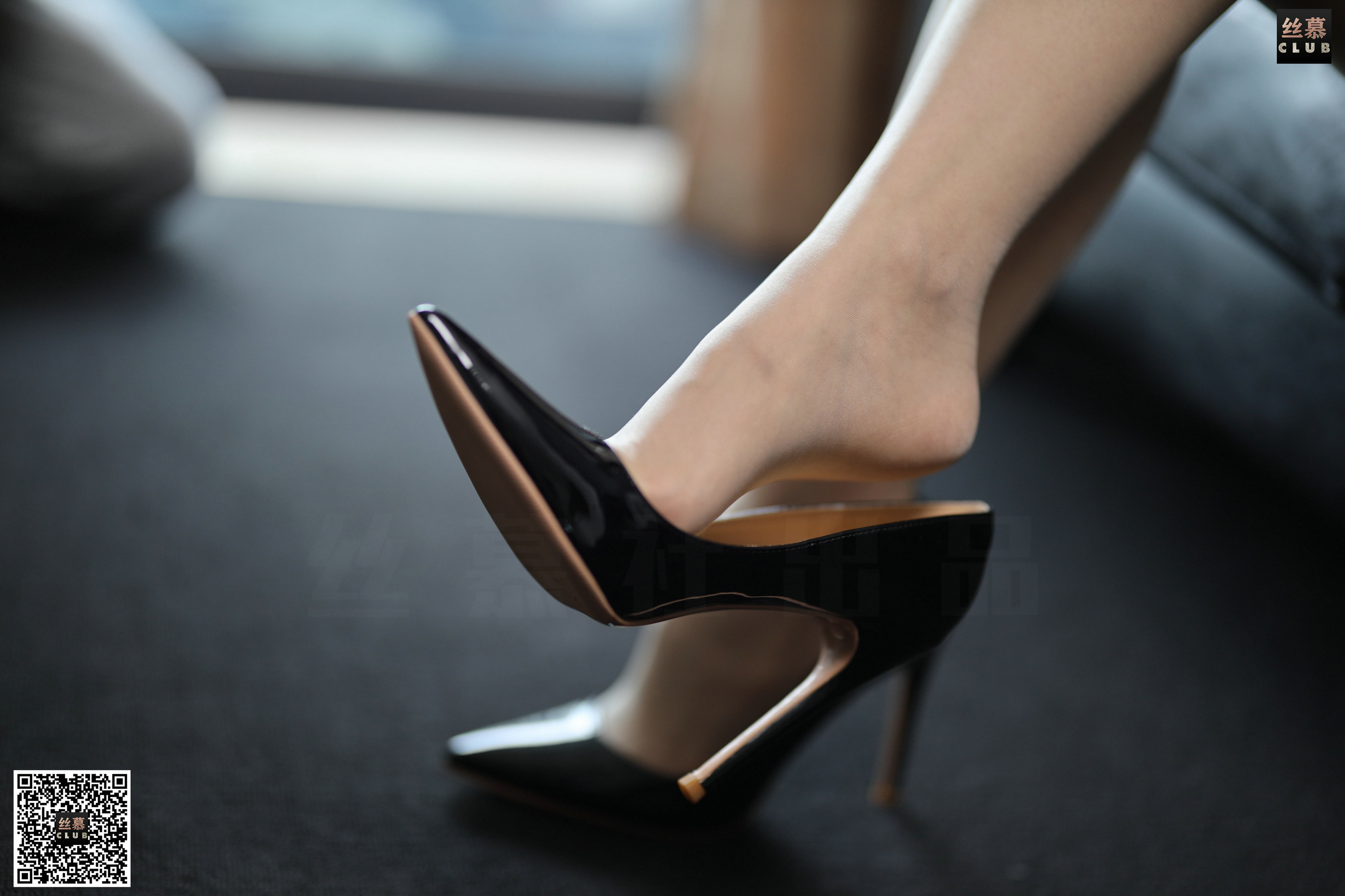 丝慕写真 SM114 佳佳 – 白领的衬衫扣