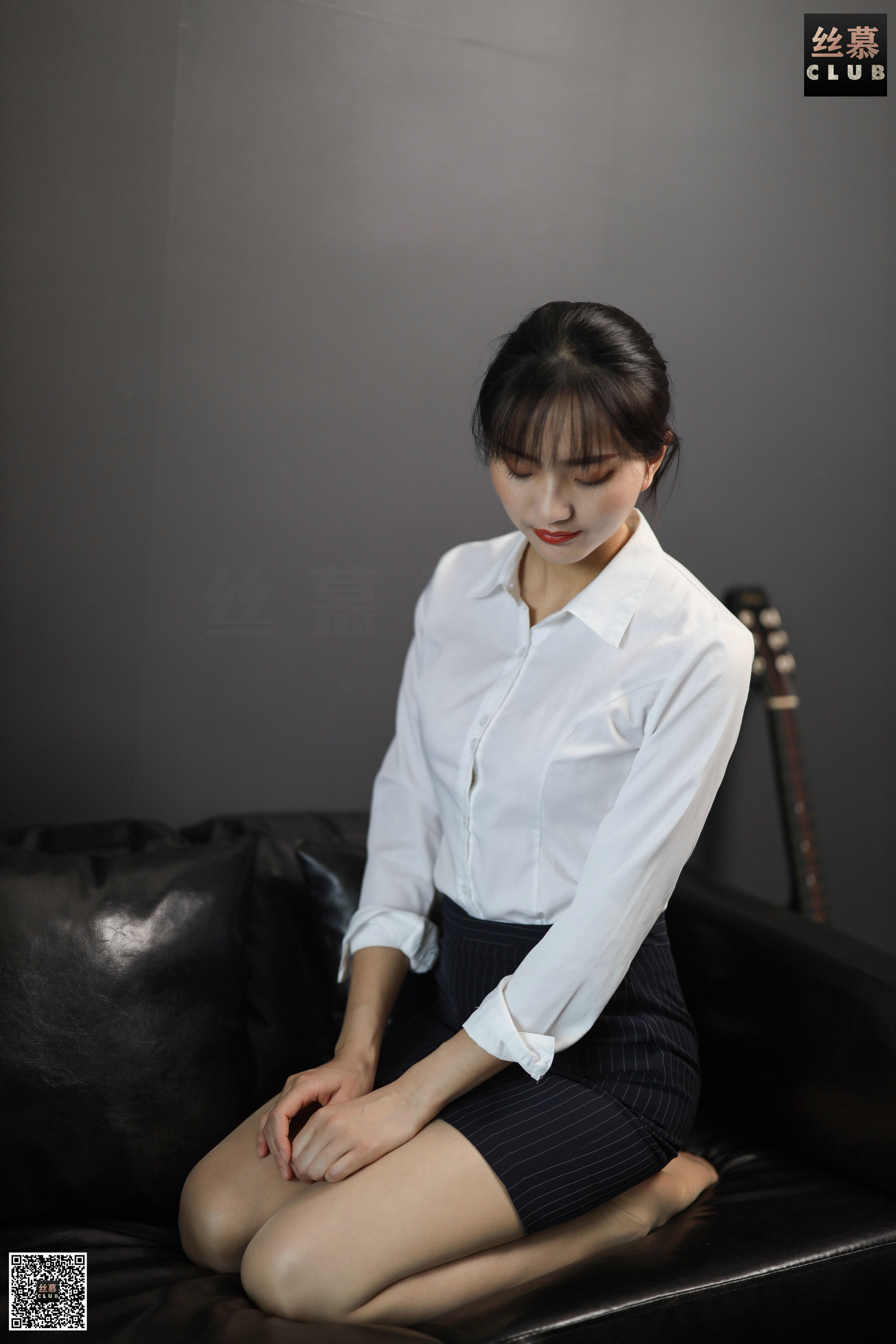 丝慕写真 SM114 佳佳 – 白领的衬衫扣