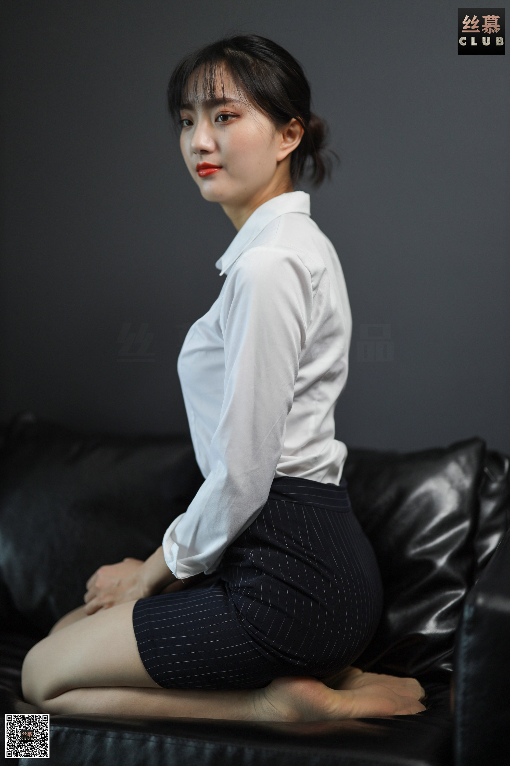 丝慕写真 SM114 佳佳 – 白领的衬衫扣