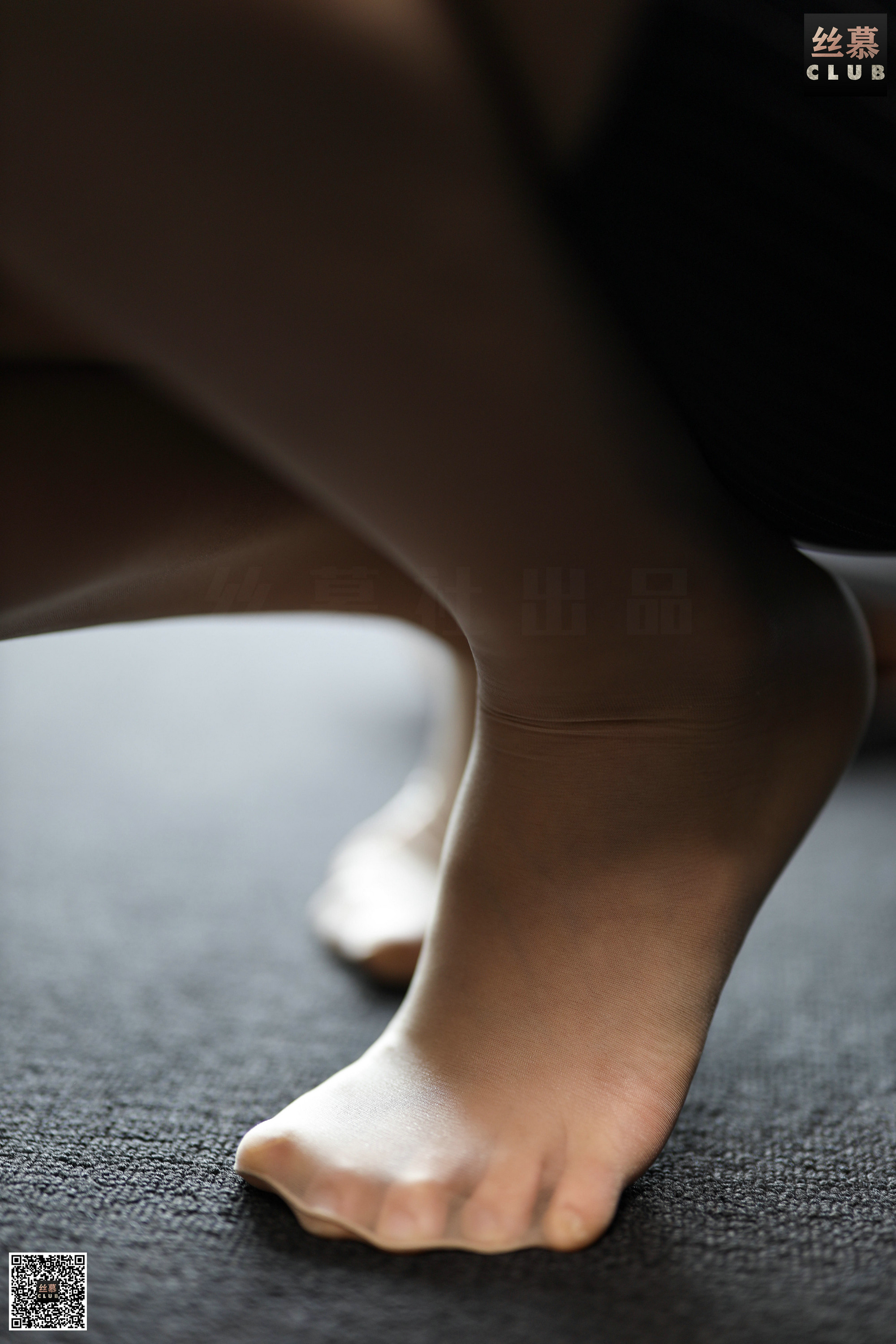 丝慕写真 SM114 佳佳 – 白领的衬衫扣