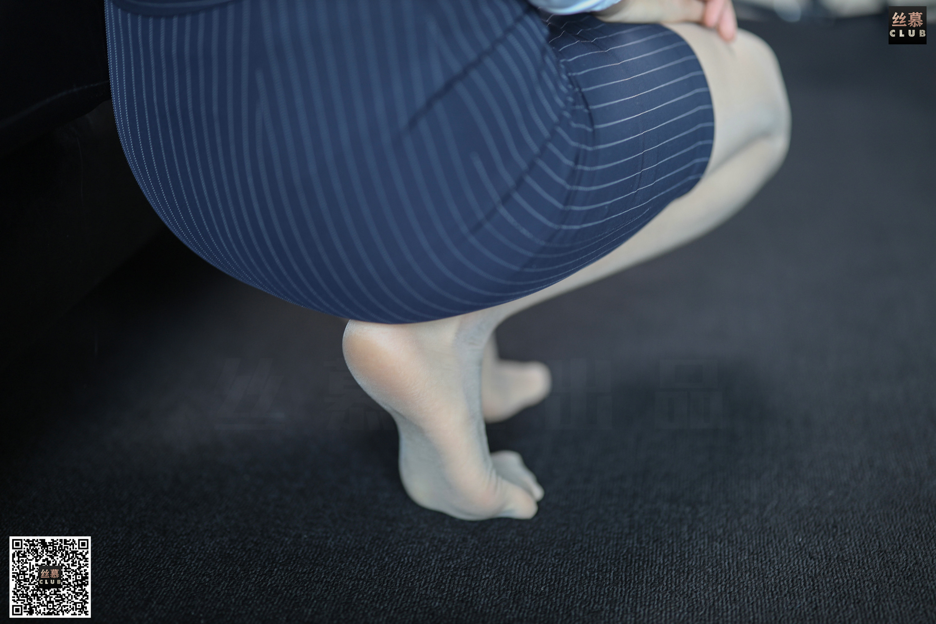 丝慕写真 SM114 佳佳 – 白领的衬衫扣