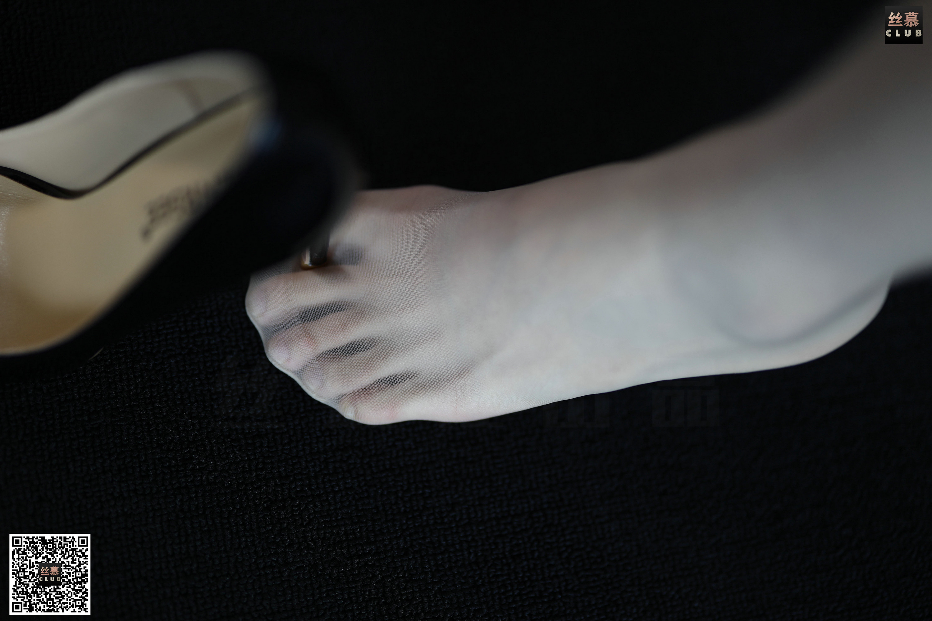 丝慕写真 SM114 佳佳 – 白领的衬衫扣