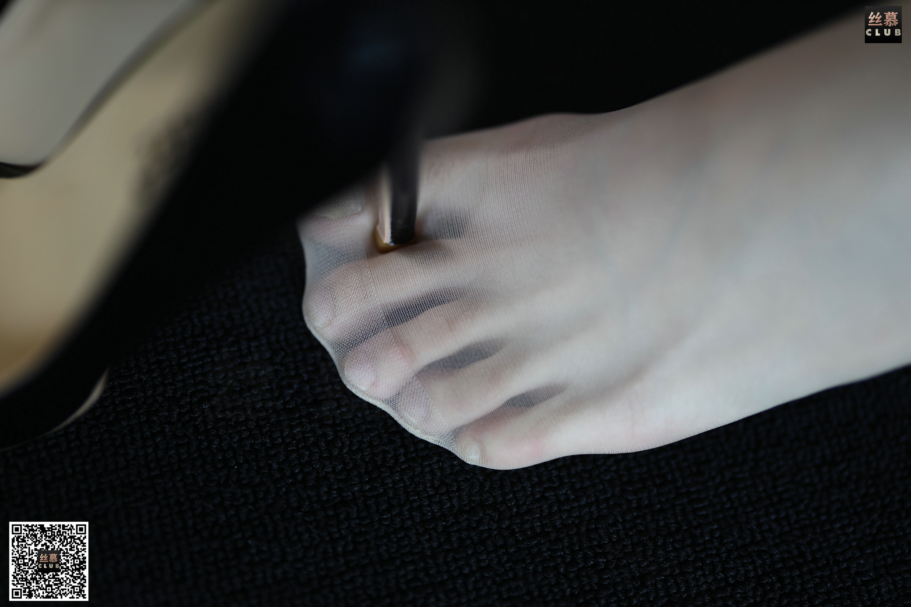 丝慕写真 SM114 佳佳 – 白领的衬衫扣