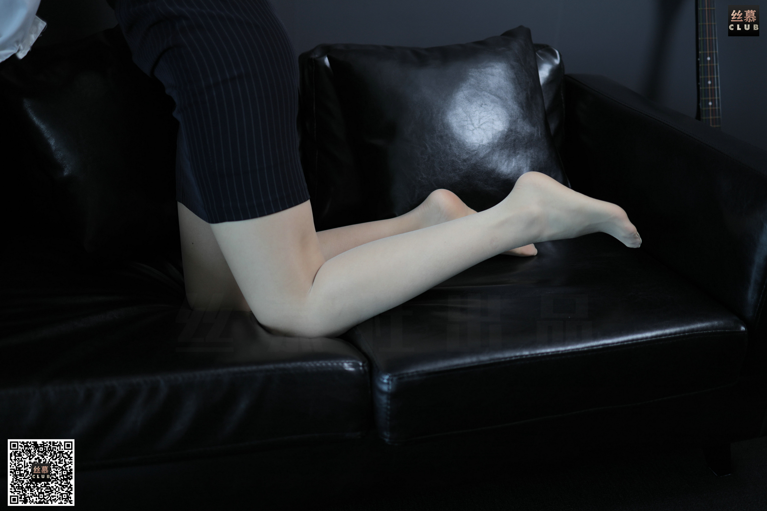 丝慕写真 SM114 佳佳 – 白领的衬衫扣