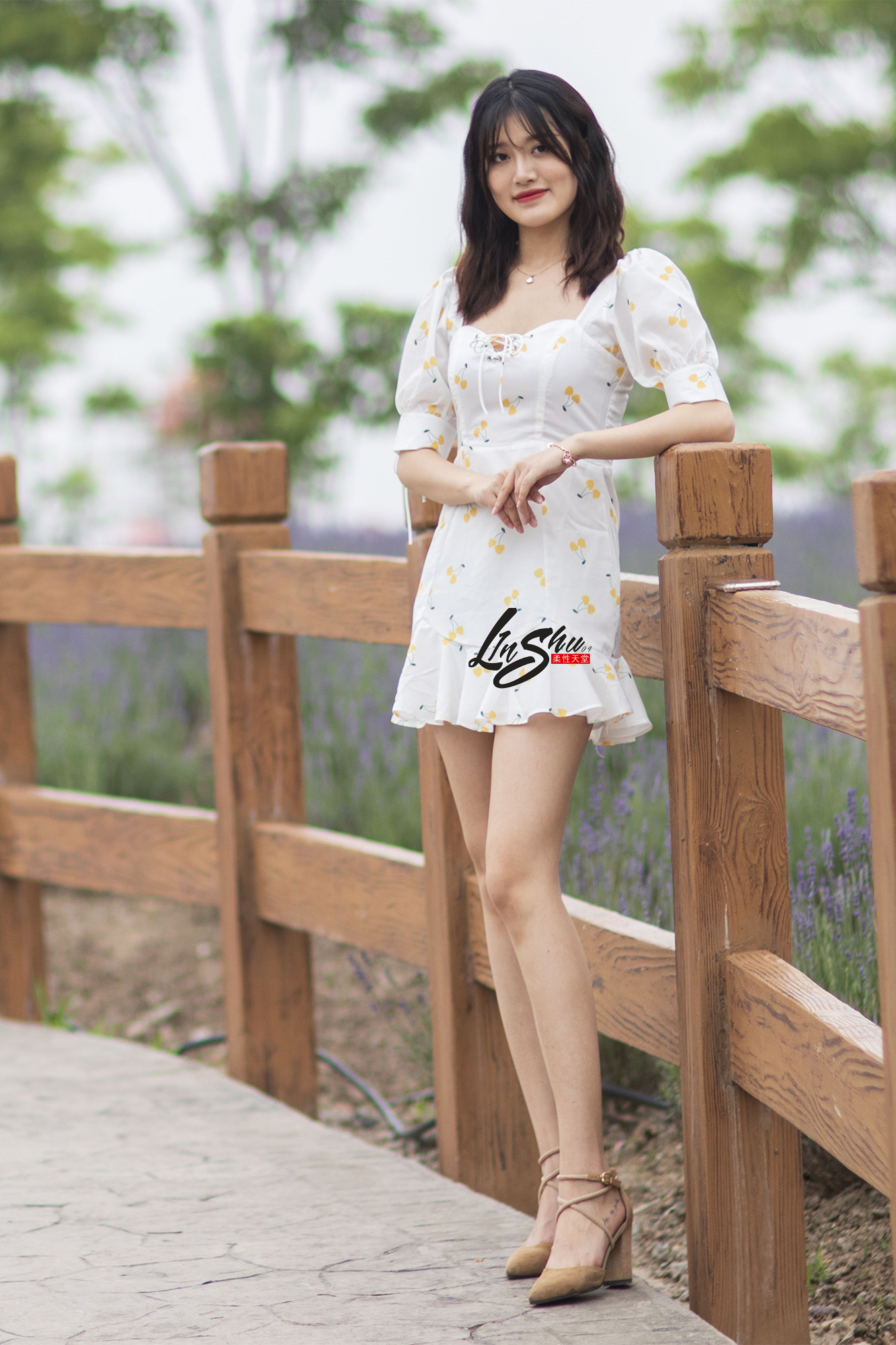 柔性天堂  – 白色碎花短裙美腿