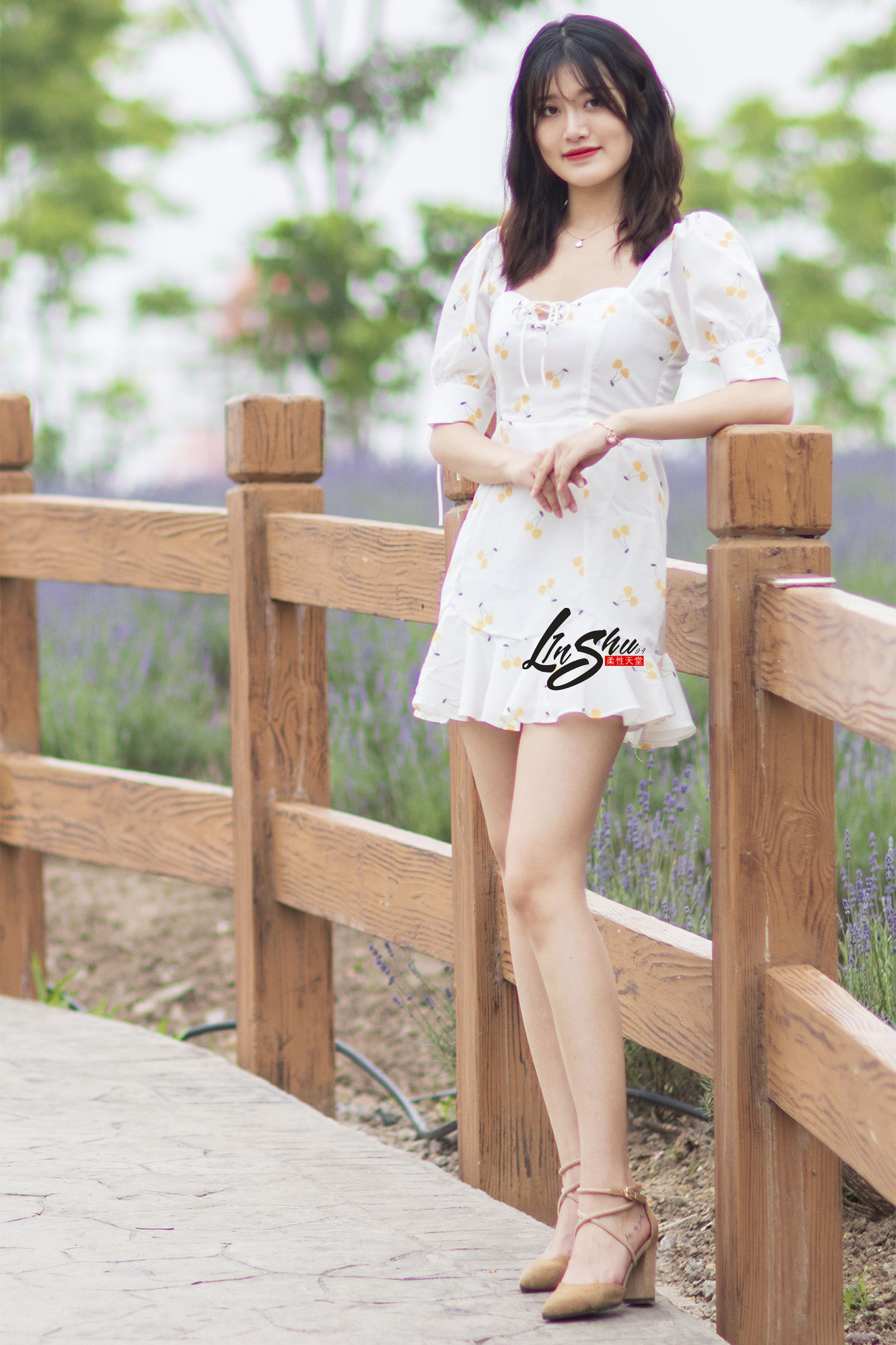 柔性天堂  – 白色碎花短裙美腿