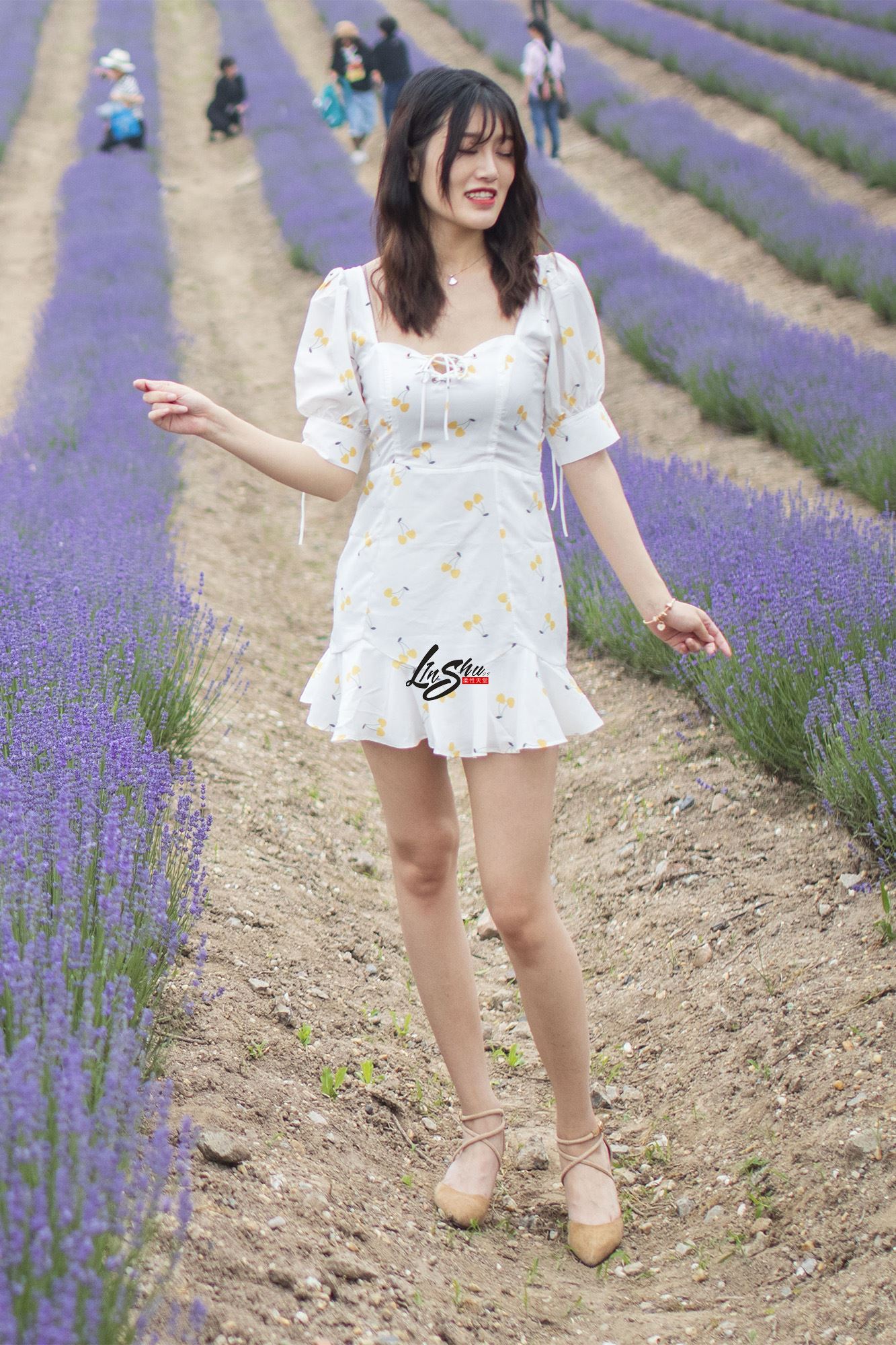 柔性天堂  – 白色碎花短裙美腿