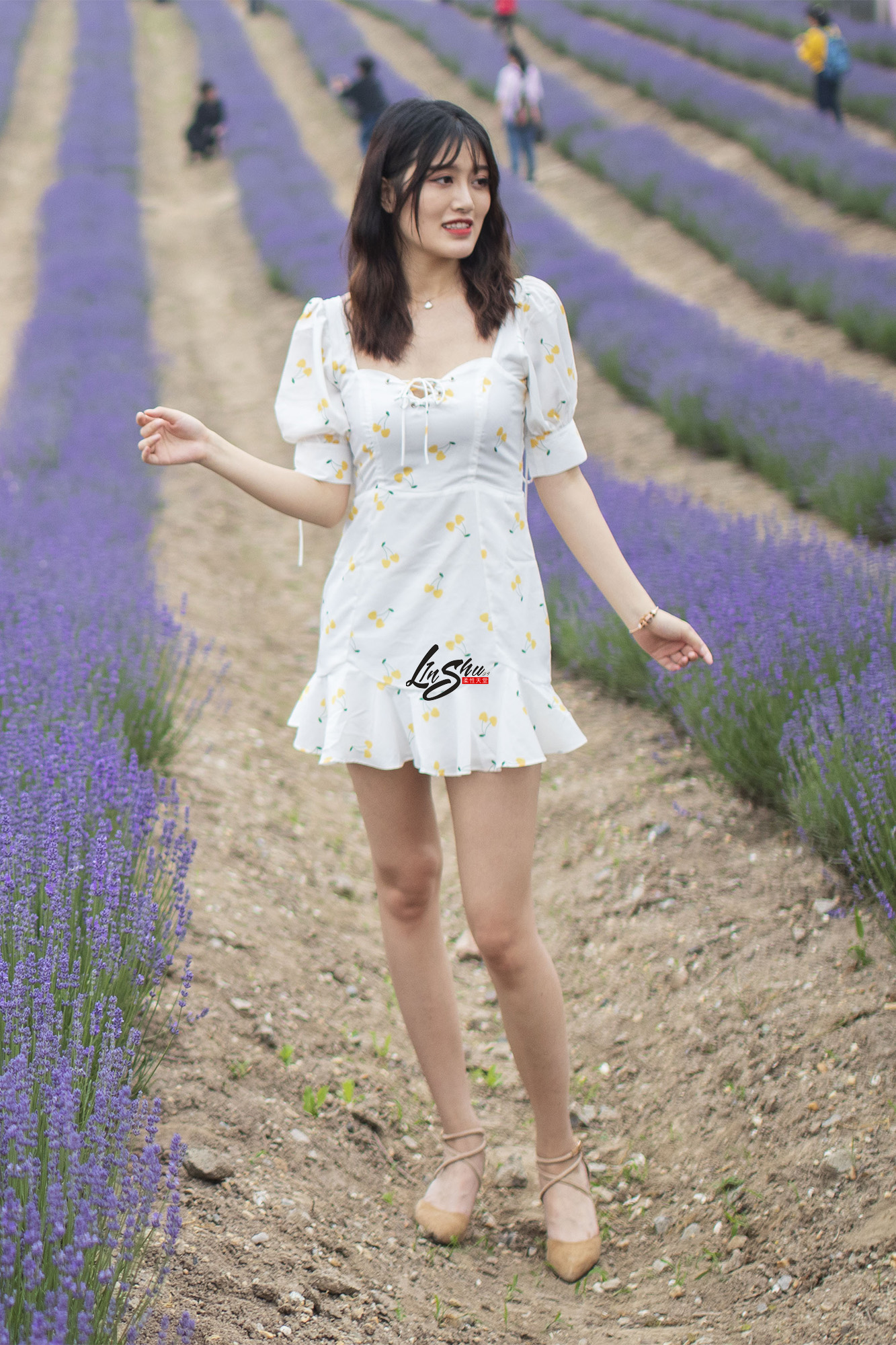 柔性天堂  – 白色碎花短裙美腿