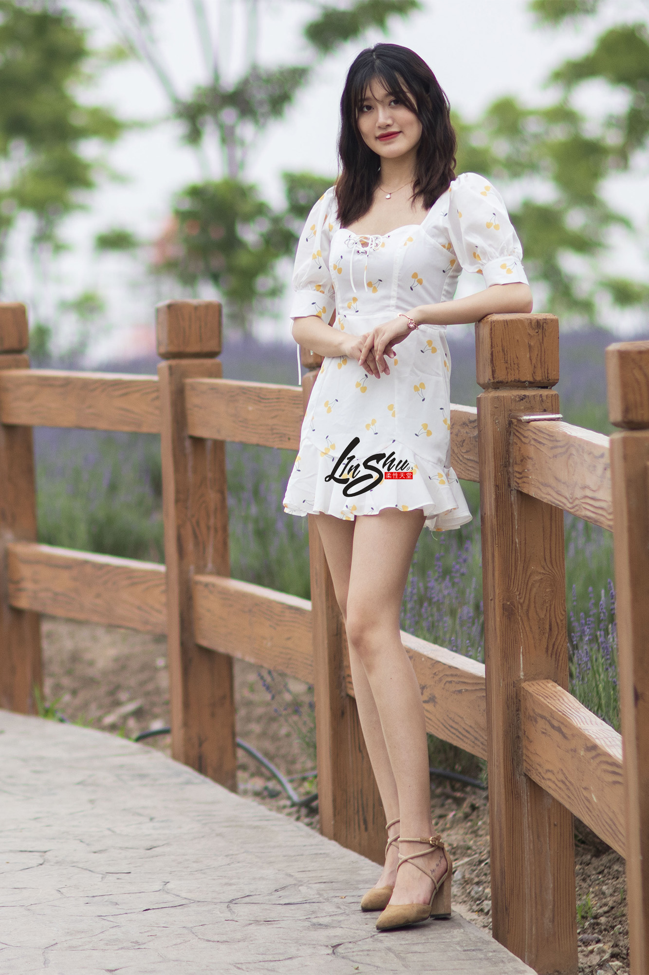 柔性天堂  – 白色碎花短裙美腿