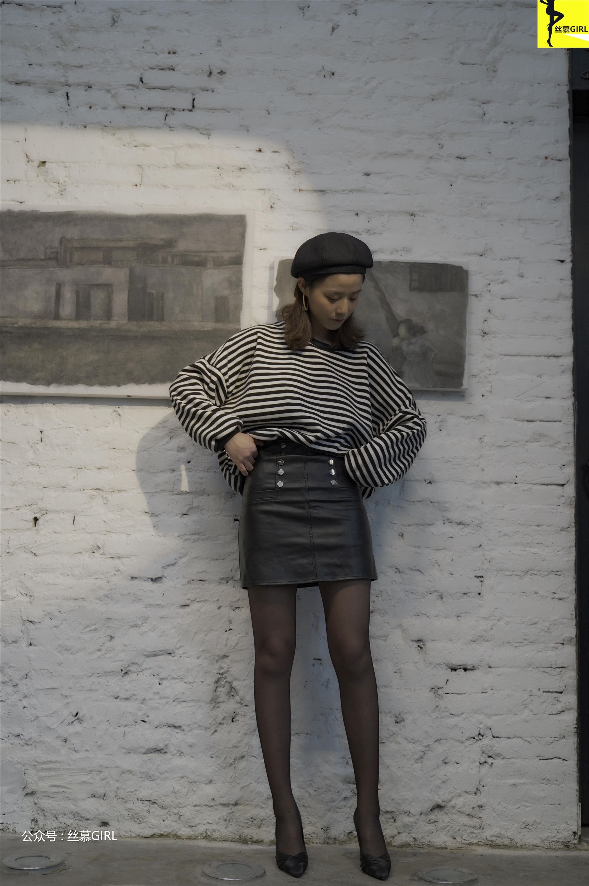 丝慕写真 第025期 模特：四月《谁是谁的腿》