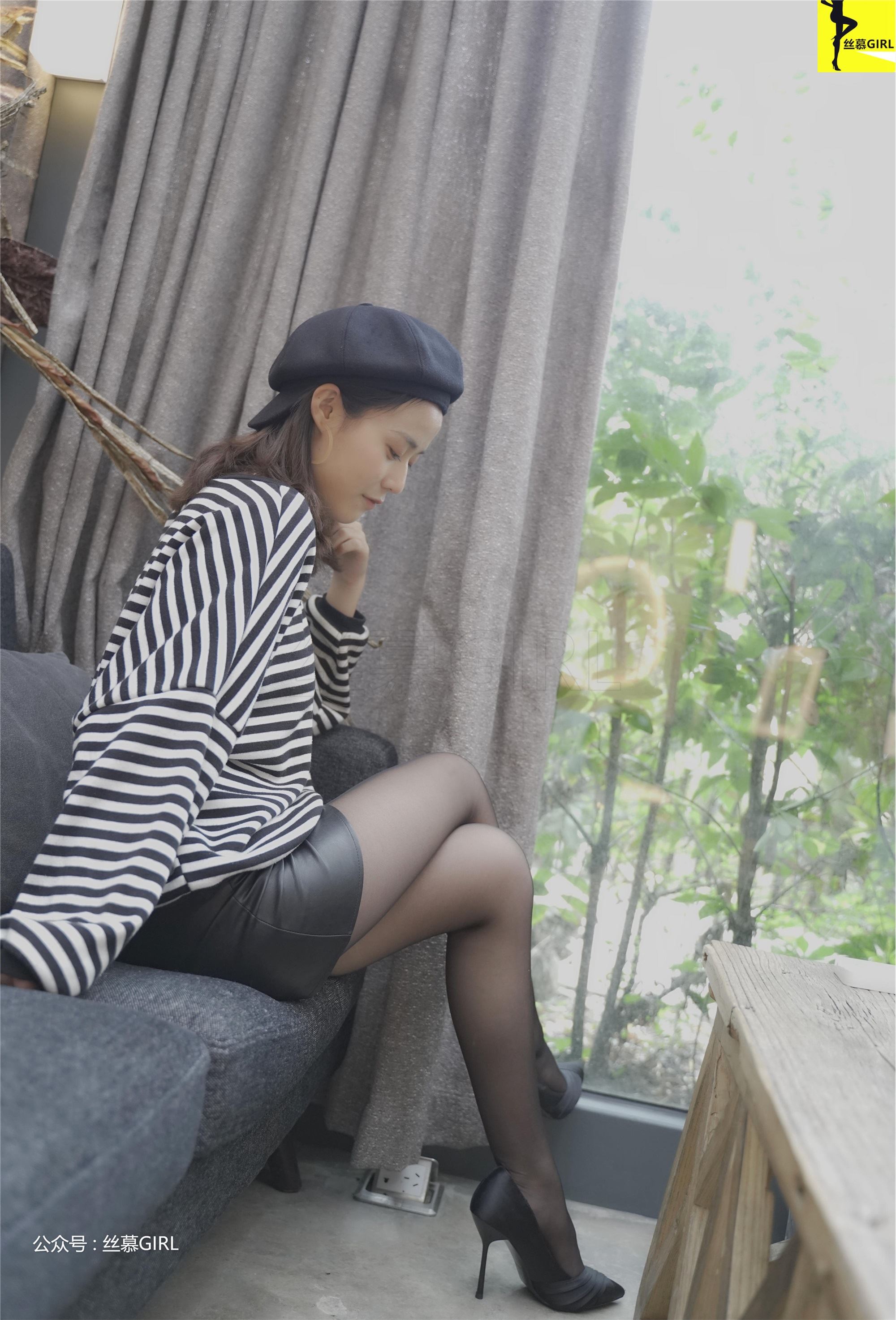 丝慕写真 第025期 模特：四月《谁是谁的腿》