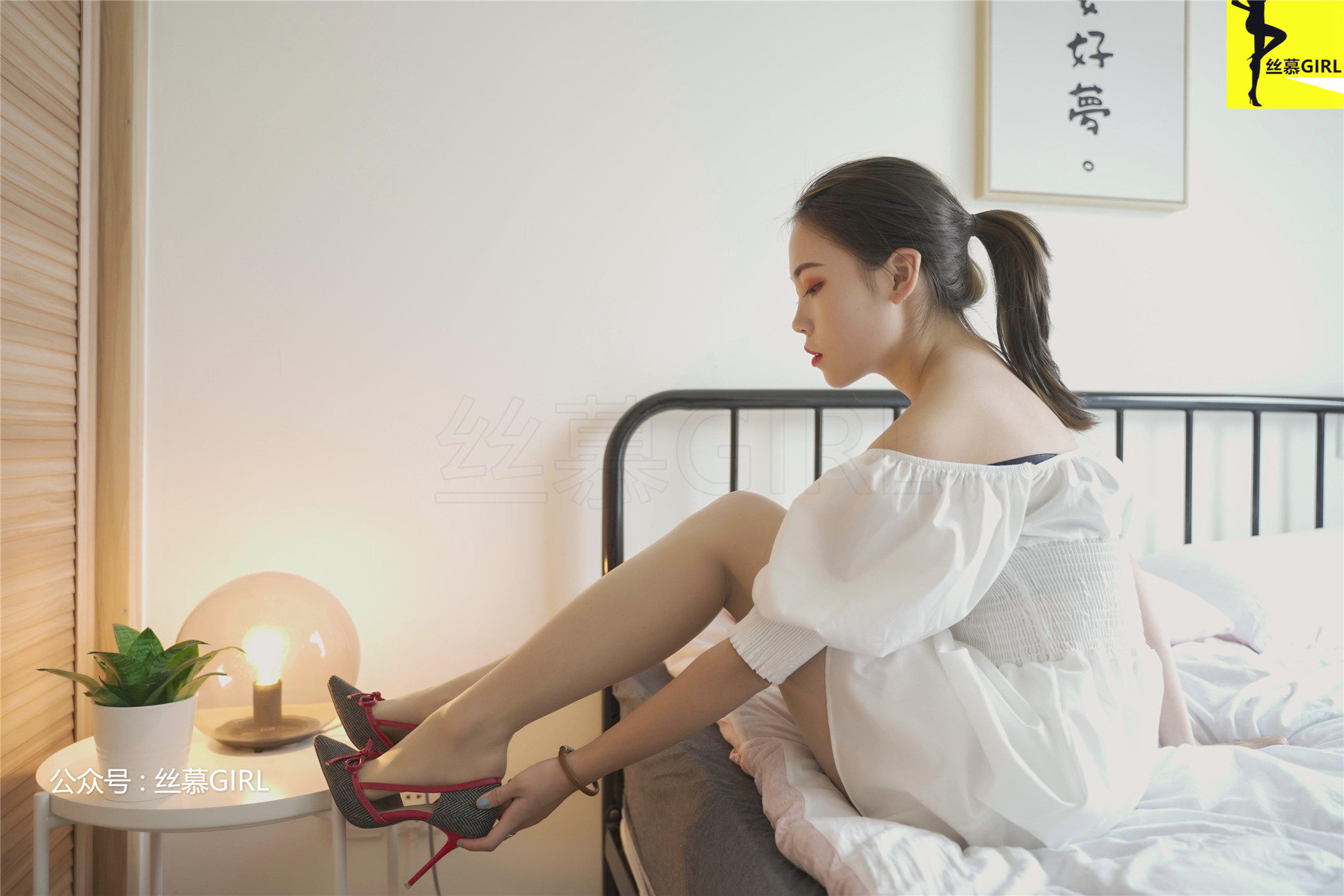 丝慕写真 第026期 模特：静静&Miya《白里黑还是黑里白》