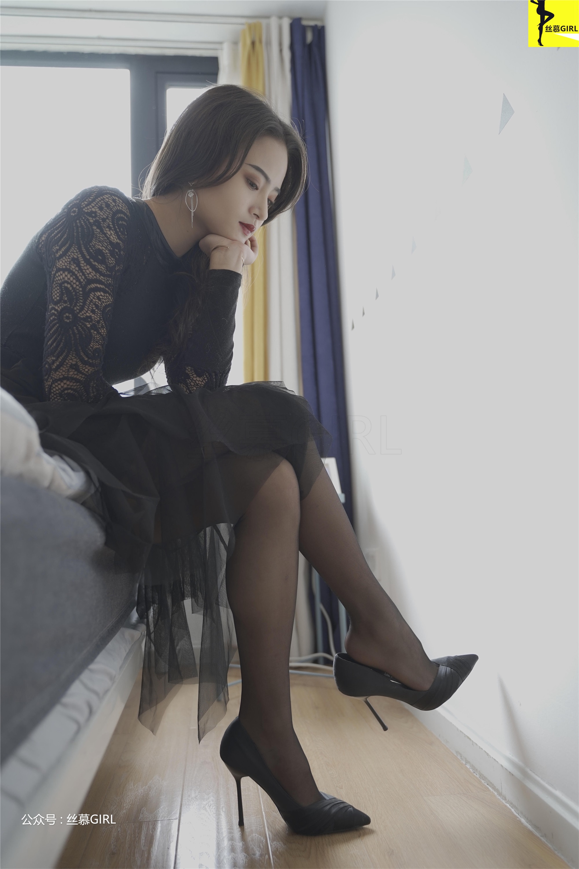 丝慕写真 第026期 模特：静静&Miya《白里黑还是黑里白》