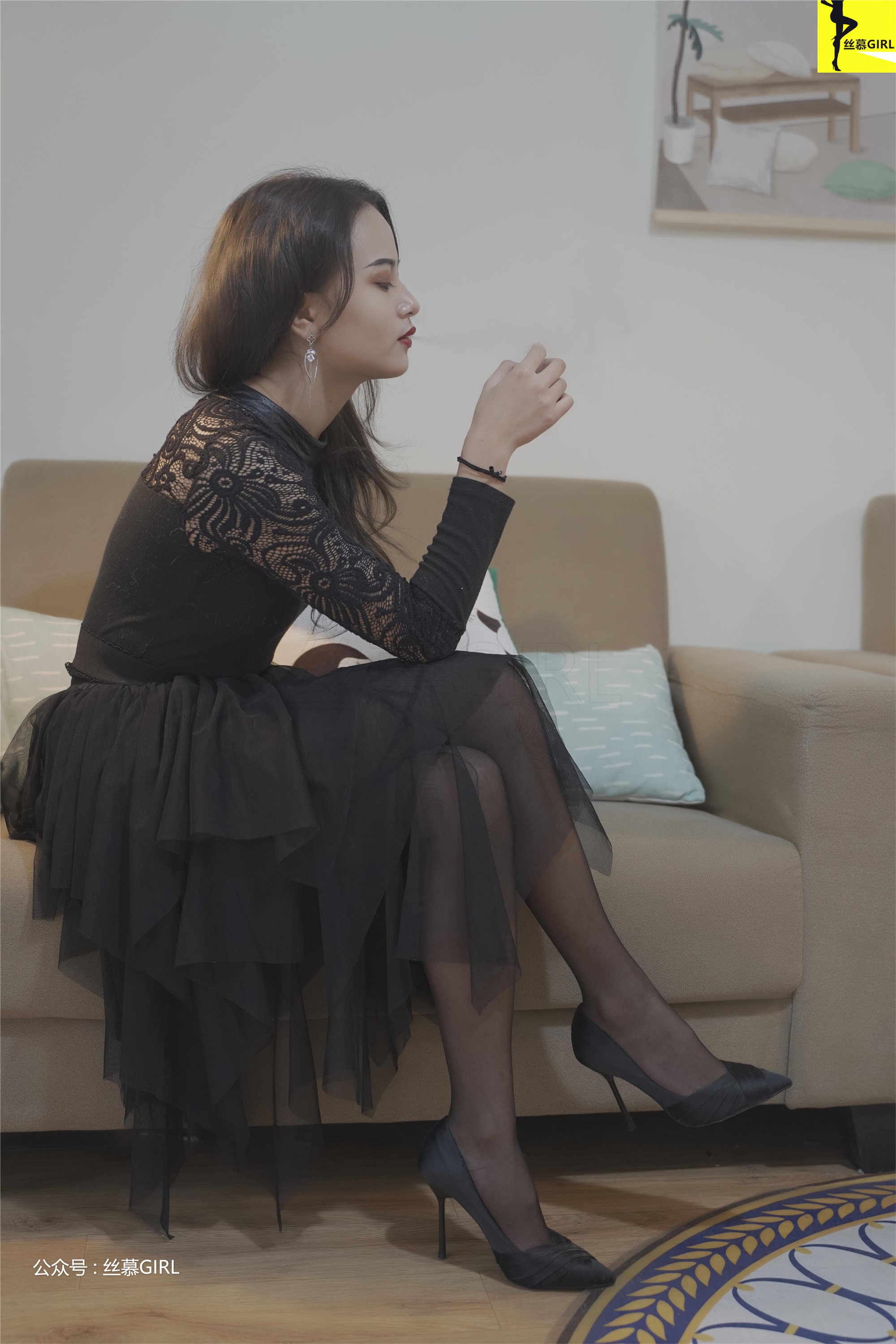 丝慕写真 第026期 模特：静静&Miya《白里黑还是黑里白》