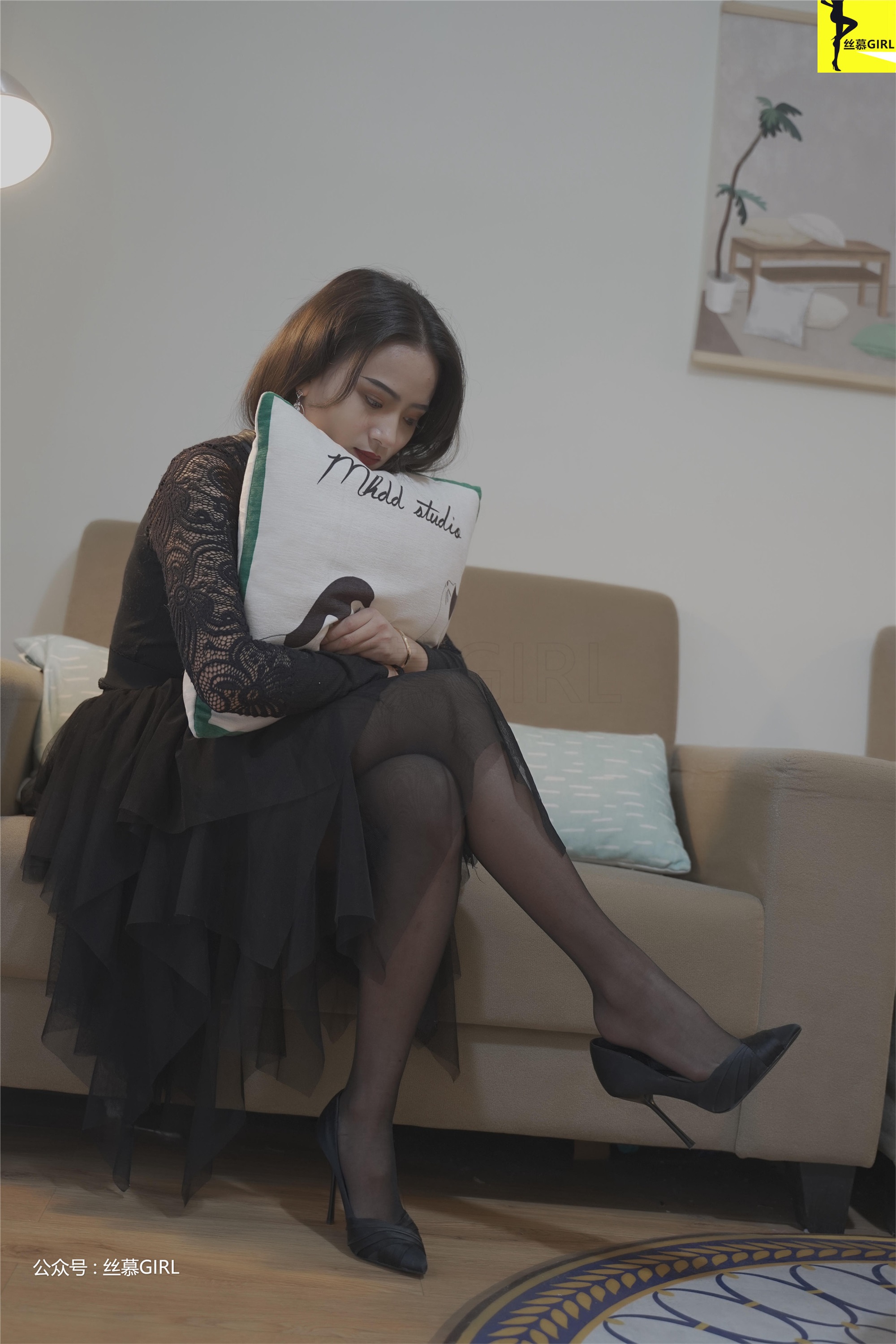 丝慕写真 第026期 模特：静静&Miya《白里黑还是黑里白》