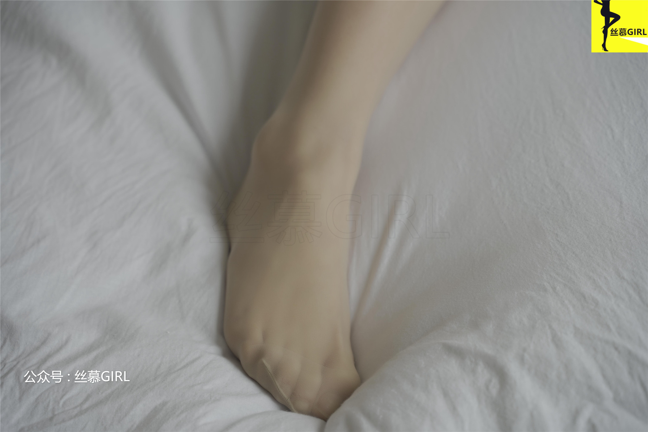 丝慕写真 第026期 模特：静静&Miya《白里黑还是黑里白》