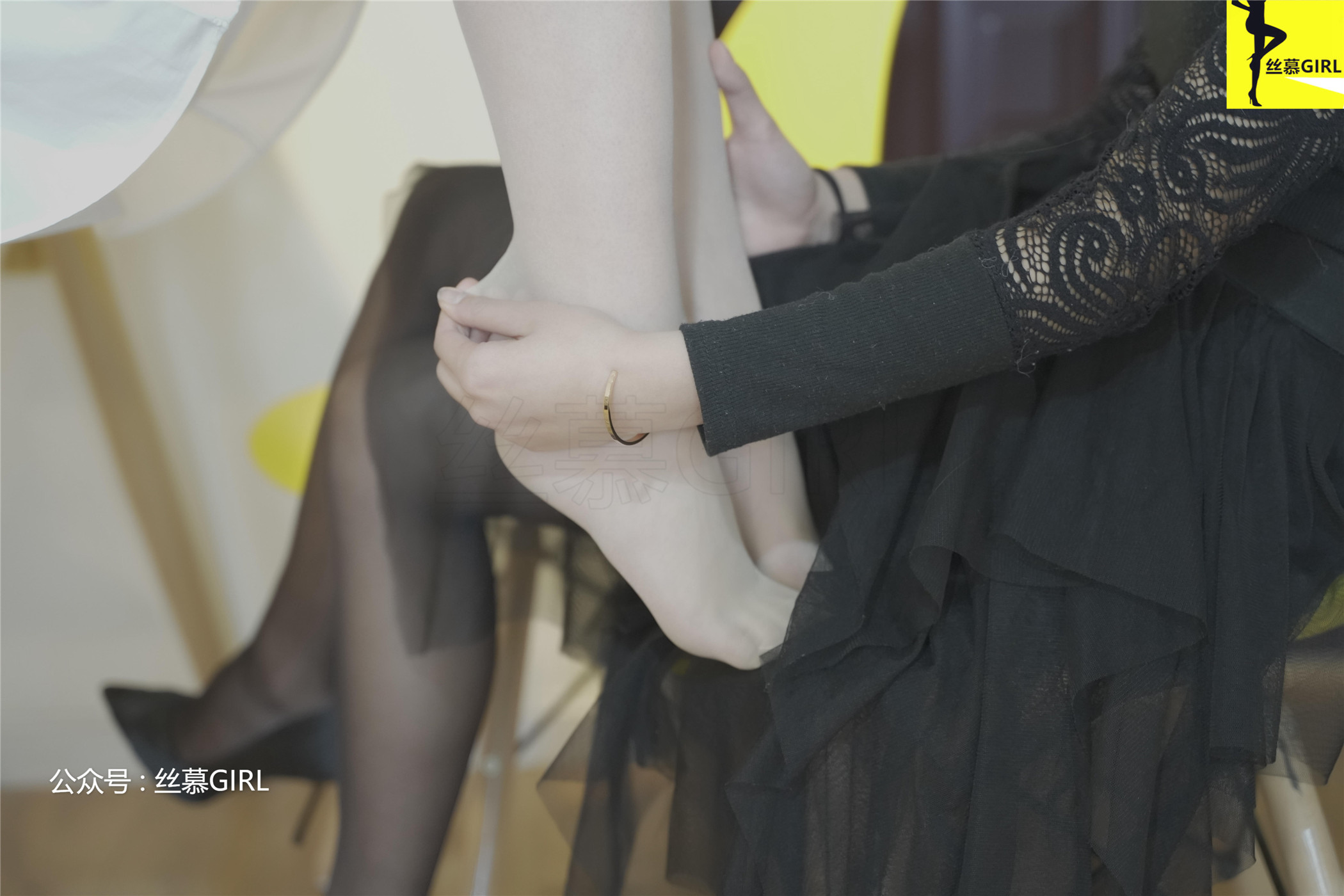 丝慕写真 第026期 模特：静静&Miya《白里黑还是黑里白》