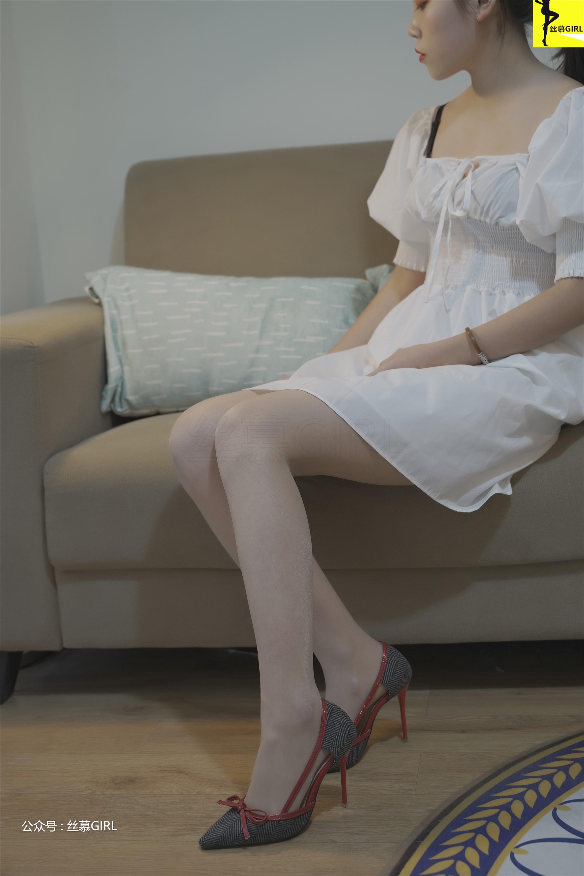 丝慕写真 第026期 模特：静静&Miya《白里黑还是黑里白》