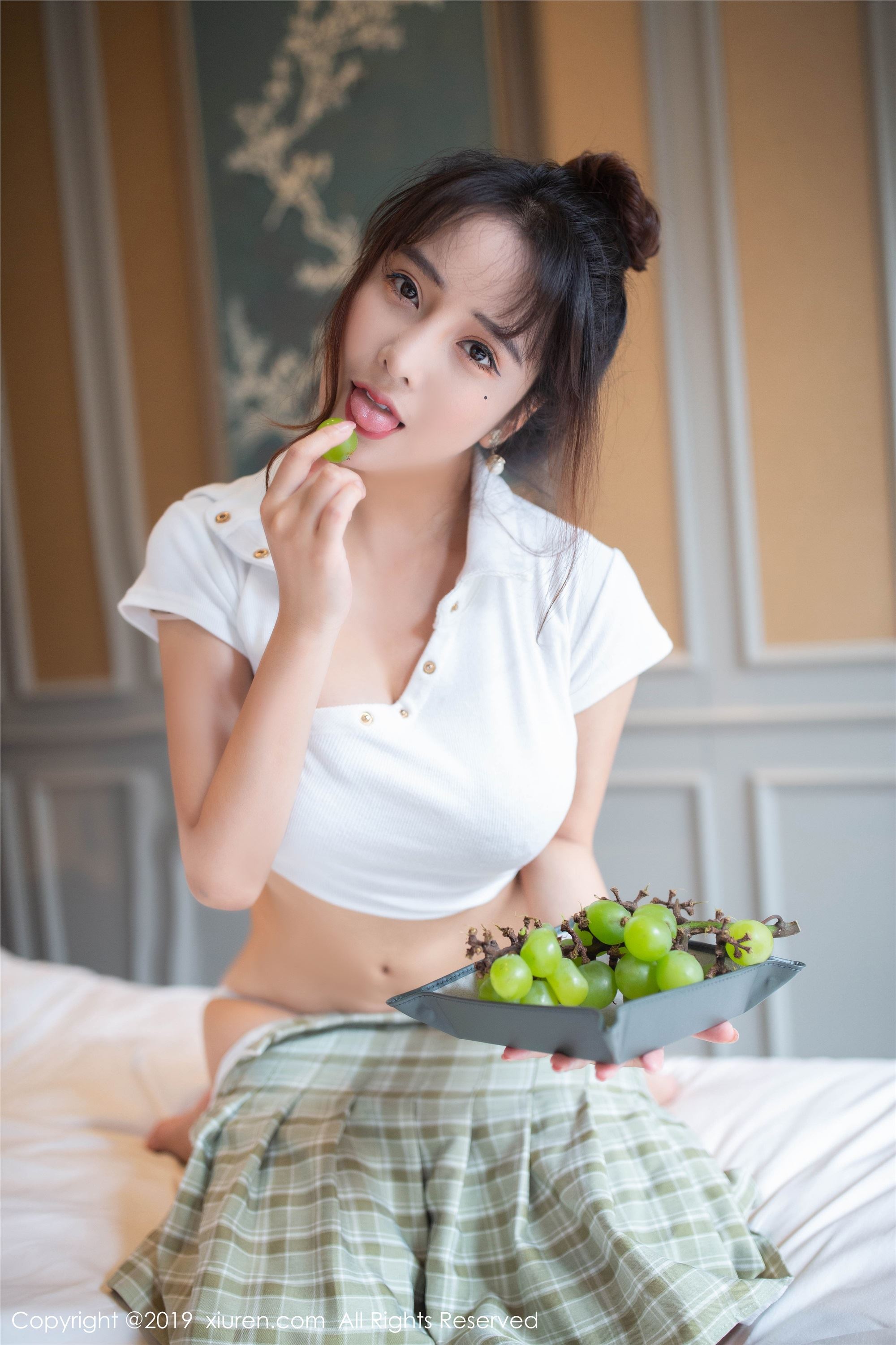 秀人网XIUREN写真 No.1705 颜值清甜靓丽肌肤娇嫩胜雪 陶喜乐lele