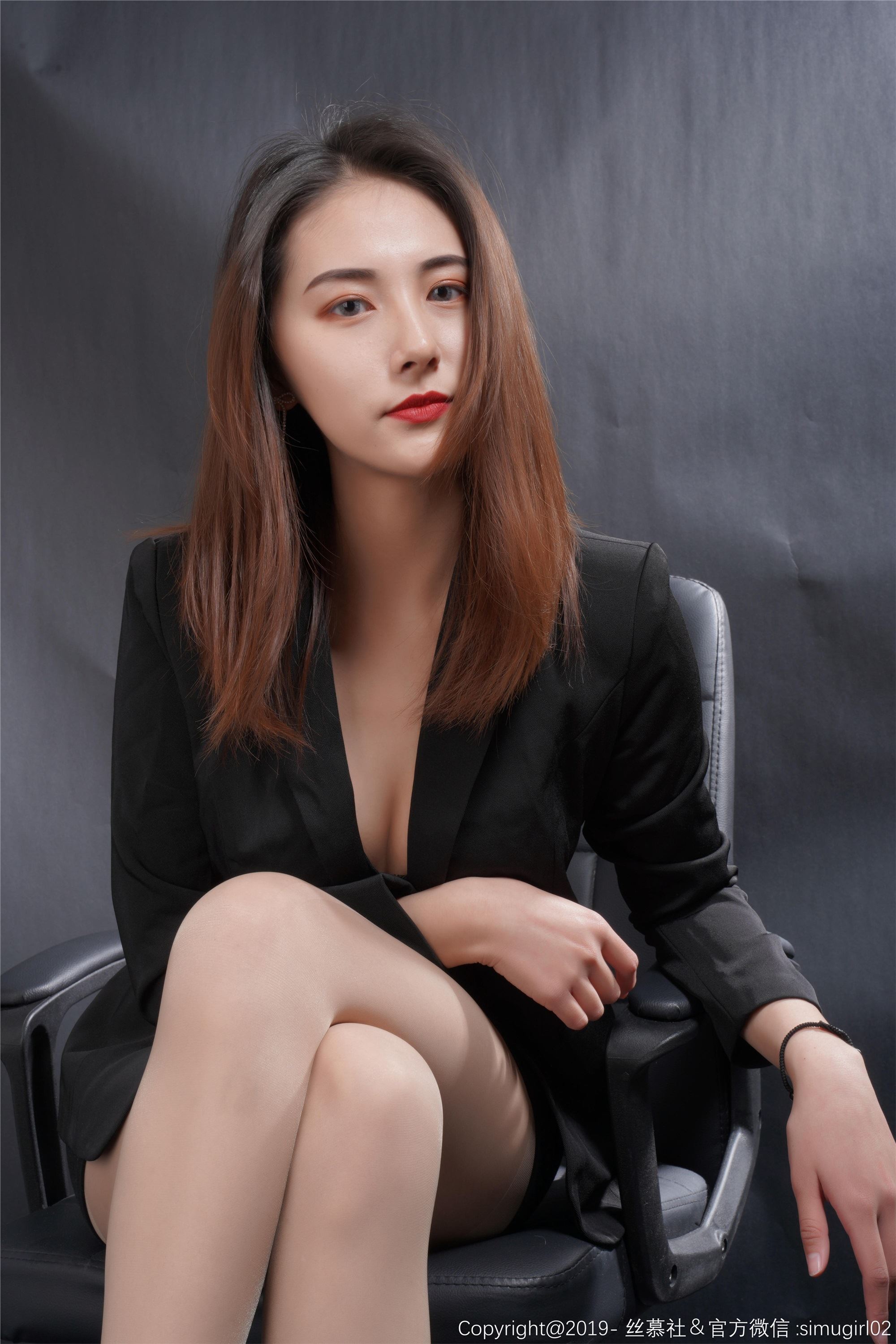 丝慕写真 SM006 模特：婷伊 《美脚女上司》