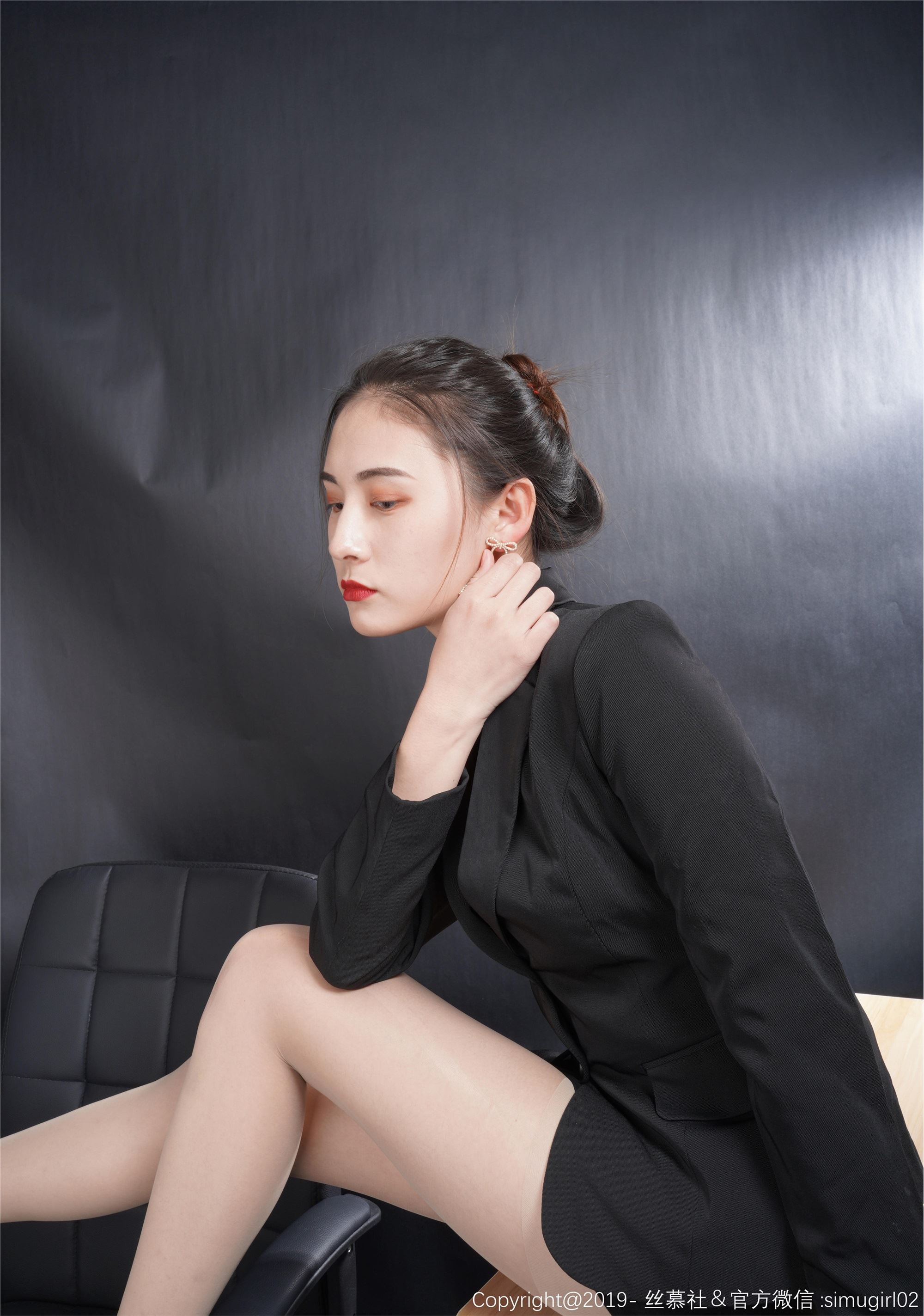 丝慕写真 SM006 模特：婷伊 《美脚女上司》