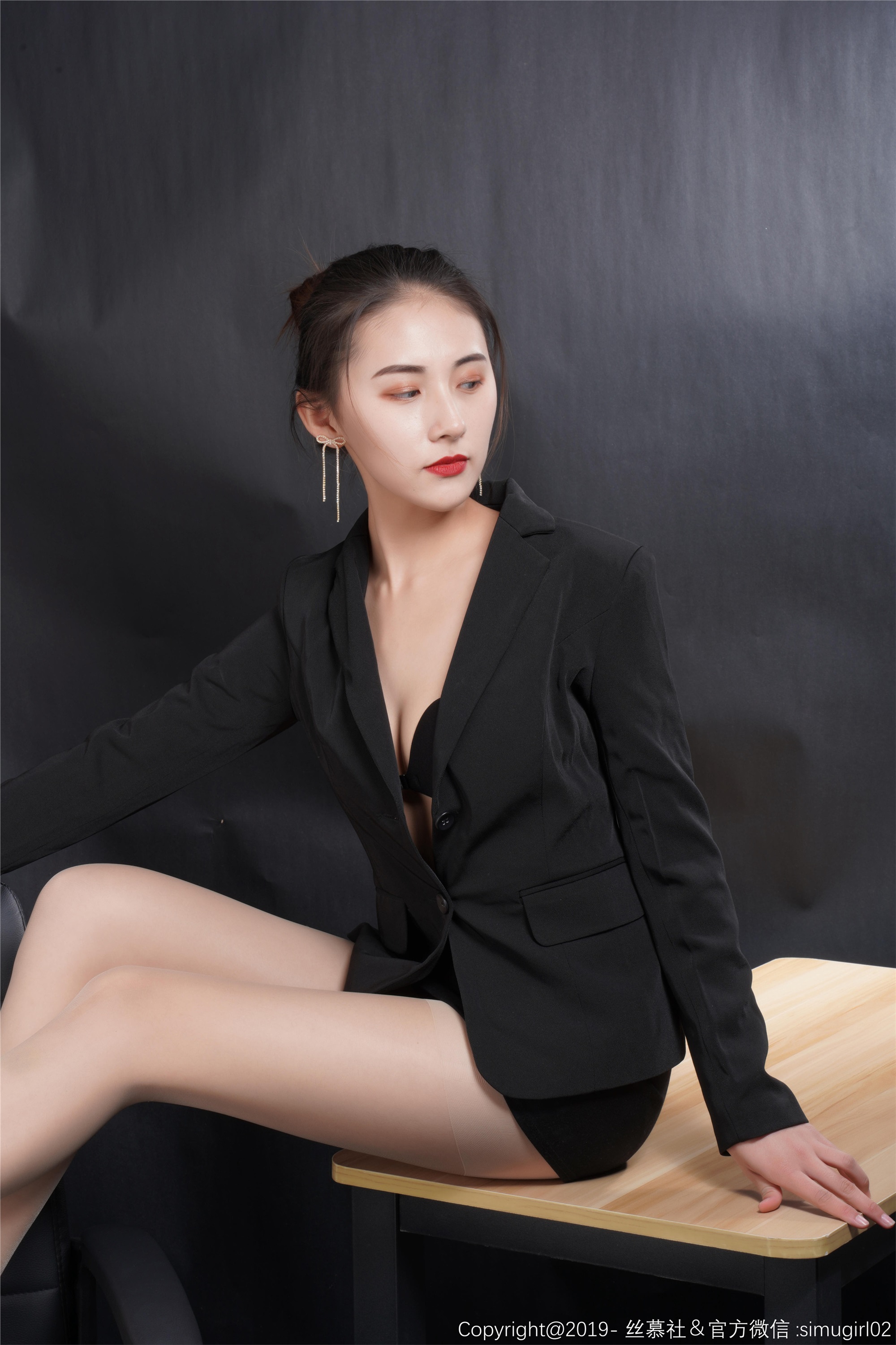 丝慕写真 SM006 模特：婷伊 《美脚女上司》