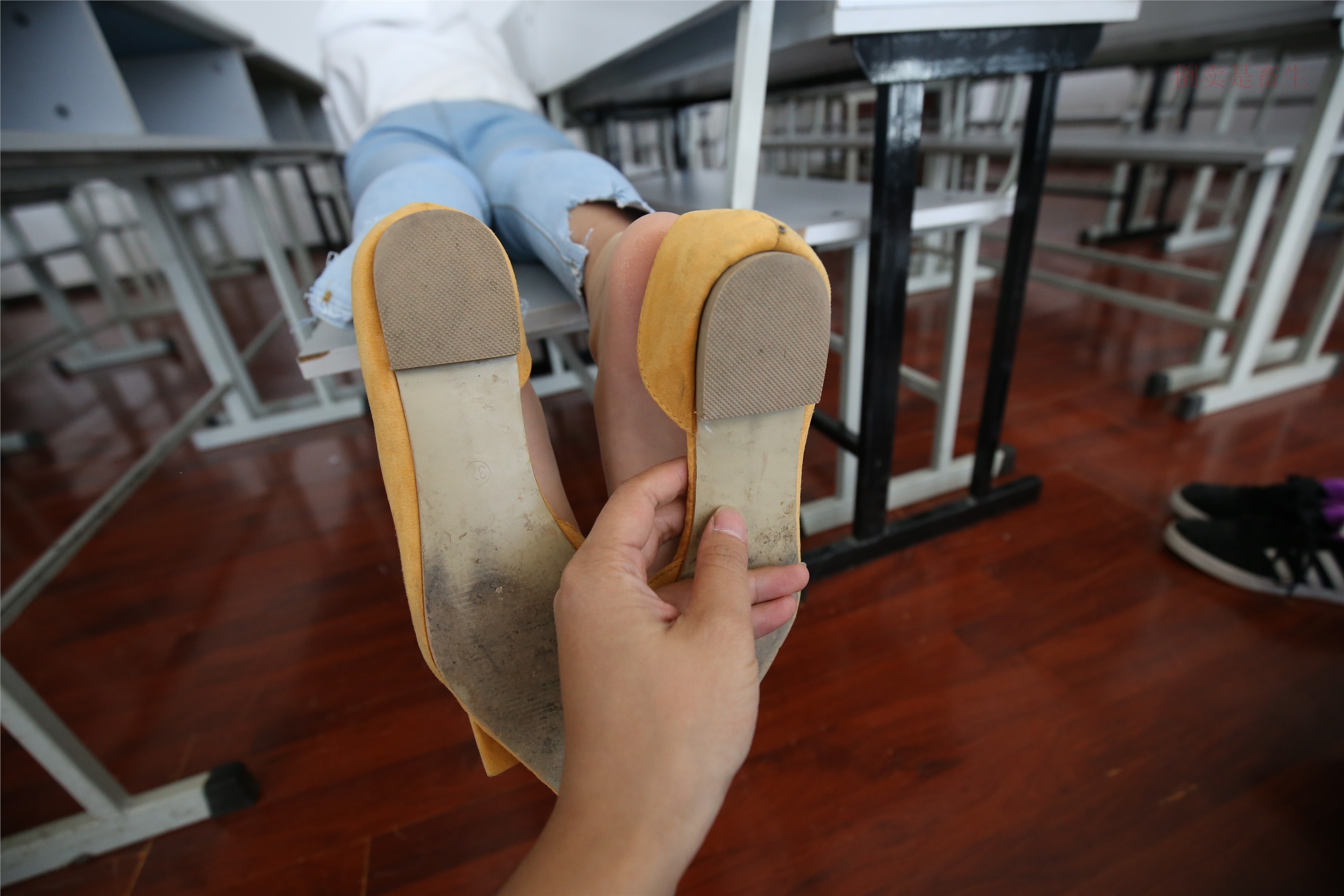 大西瓜美女图片 Z6-3 模特1 9牛仔短丝371p1