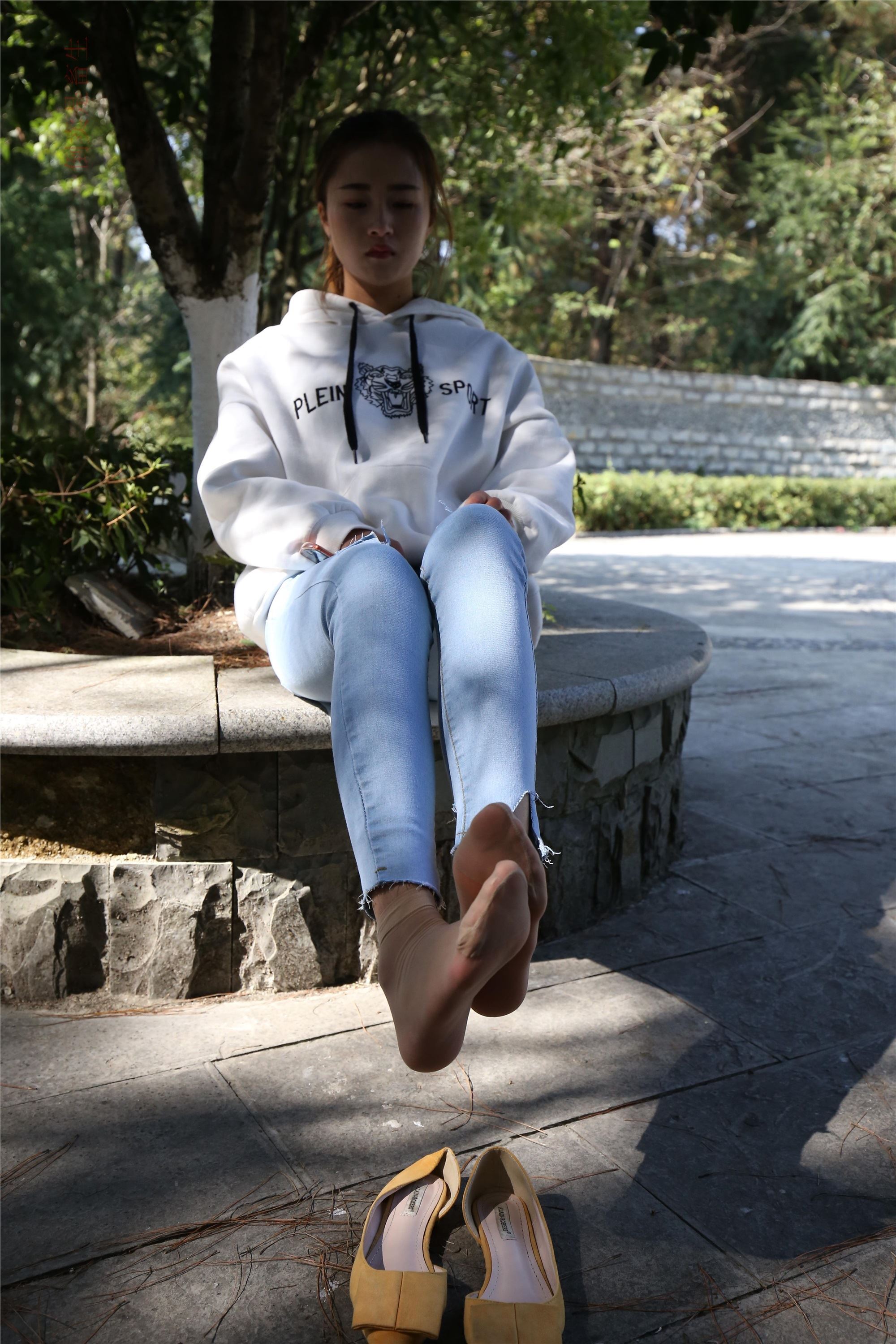 大西瓜美女图片 Z6-3 模特1 9牛仔短丝371p3