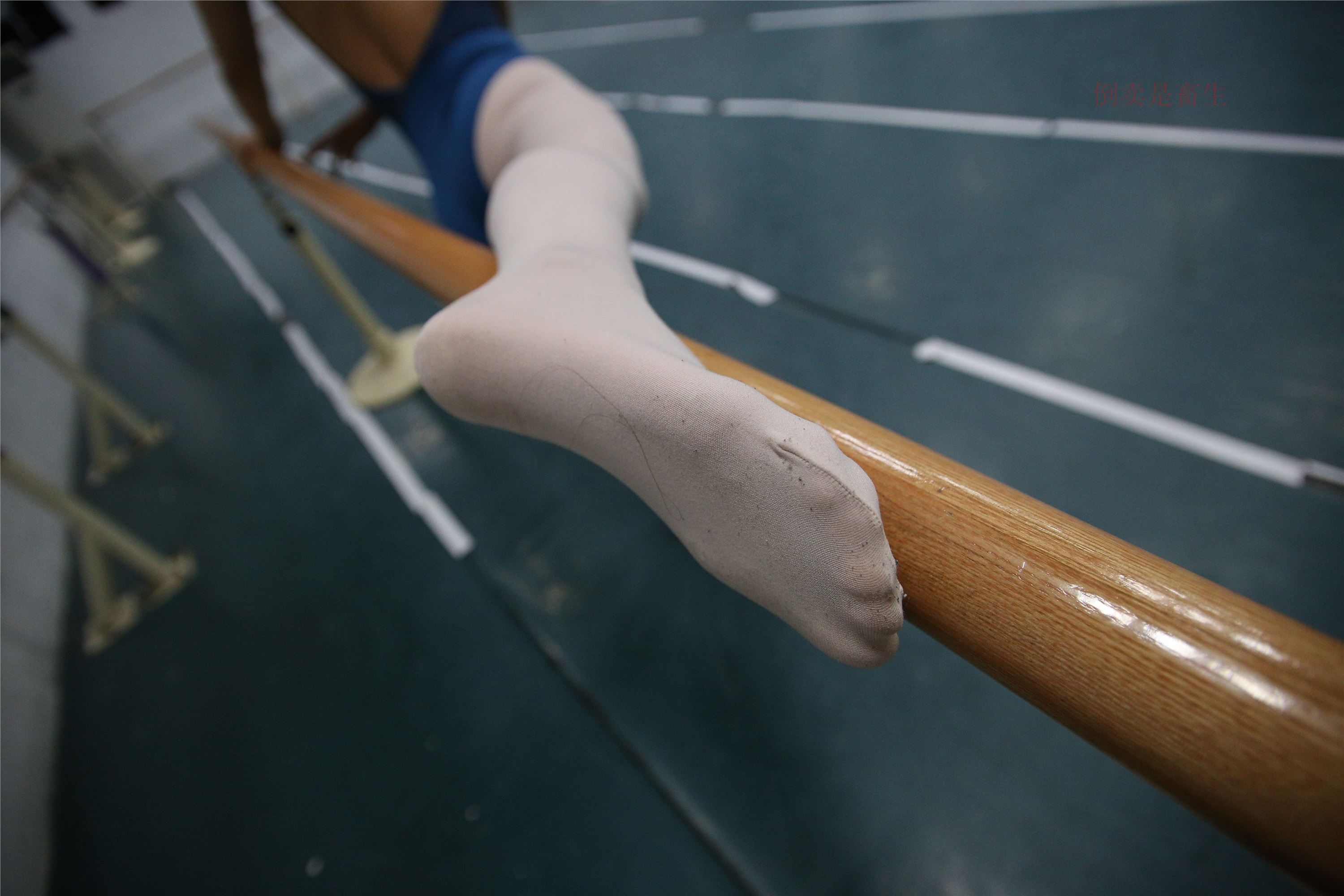 大西瓜美女图片 Z6-4 模特2 月下舞蹈449p1