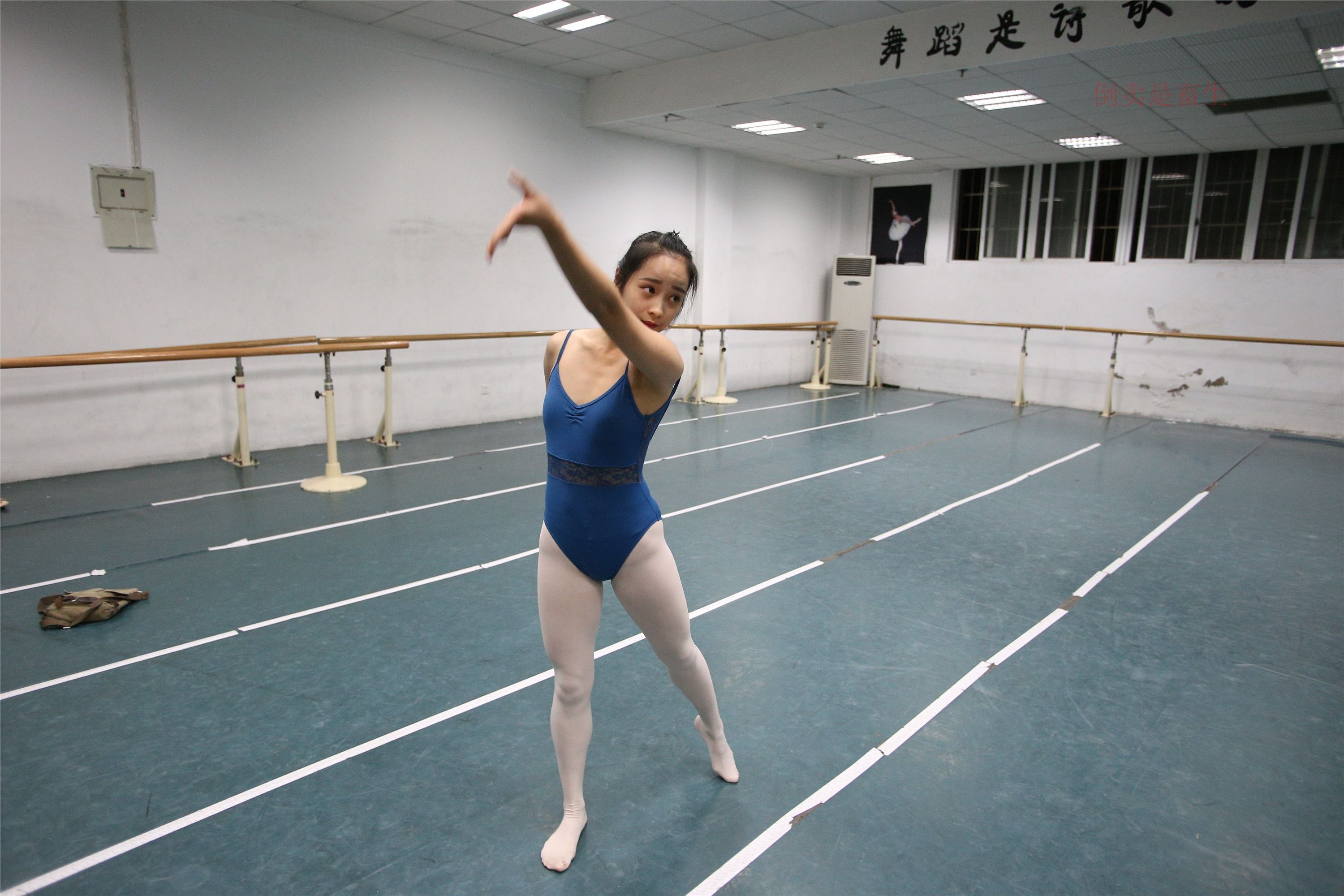 大西瓜美女图片 Z6-4 模特2 月下舞蹈449p2