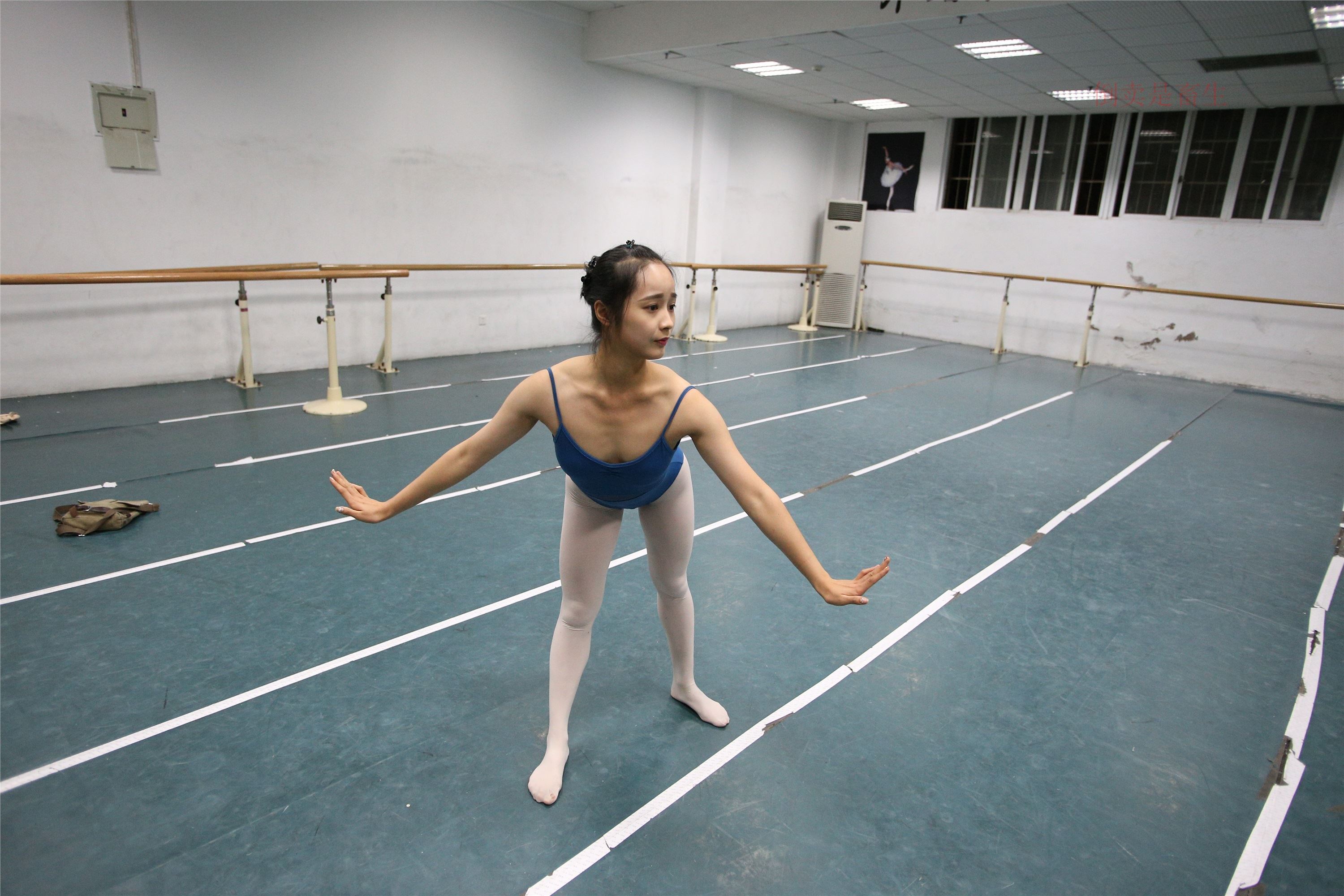 大西瓜美女图片 Z6-4 模特2 月下舞蹈449p2