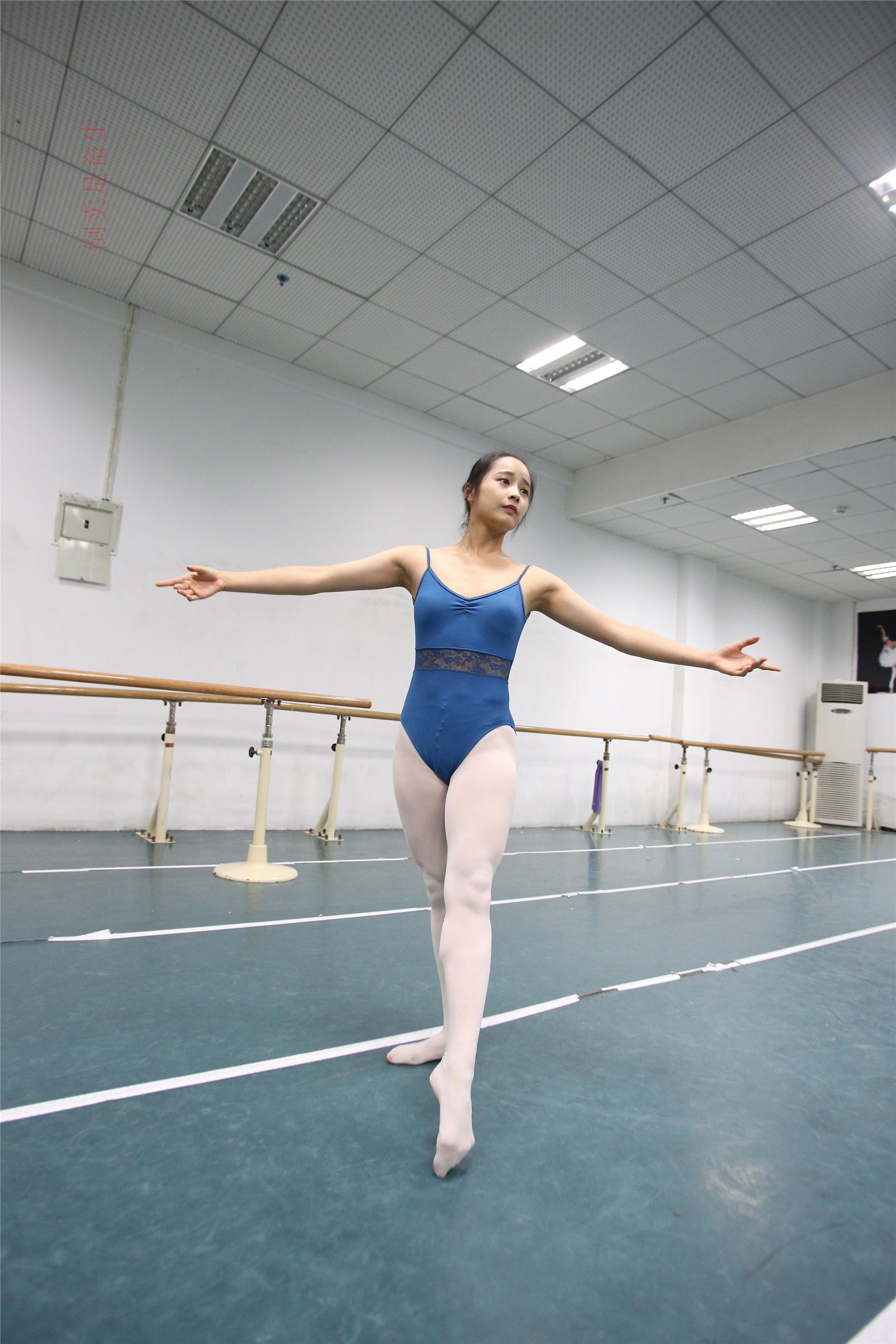 大西瓜美女图片 Z6-4 模特2 月下舞蹈449p2