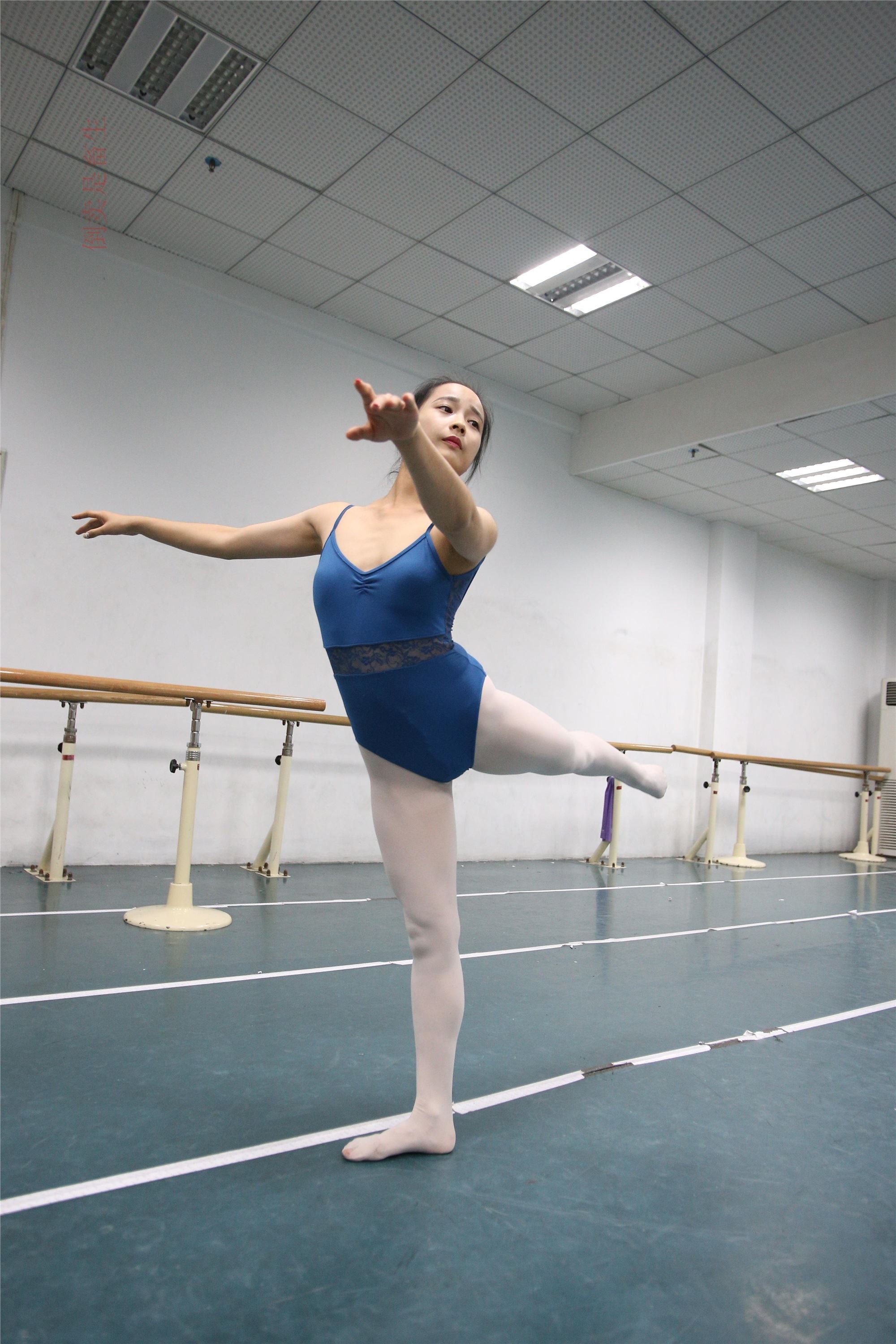 大西瓜美女图片 Z6-4 模特2 月下舞蹈449p2