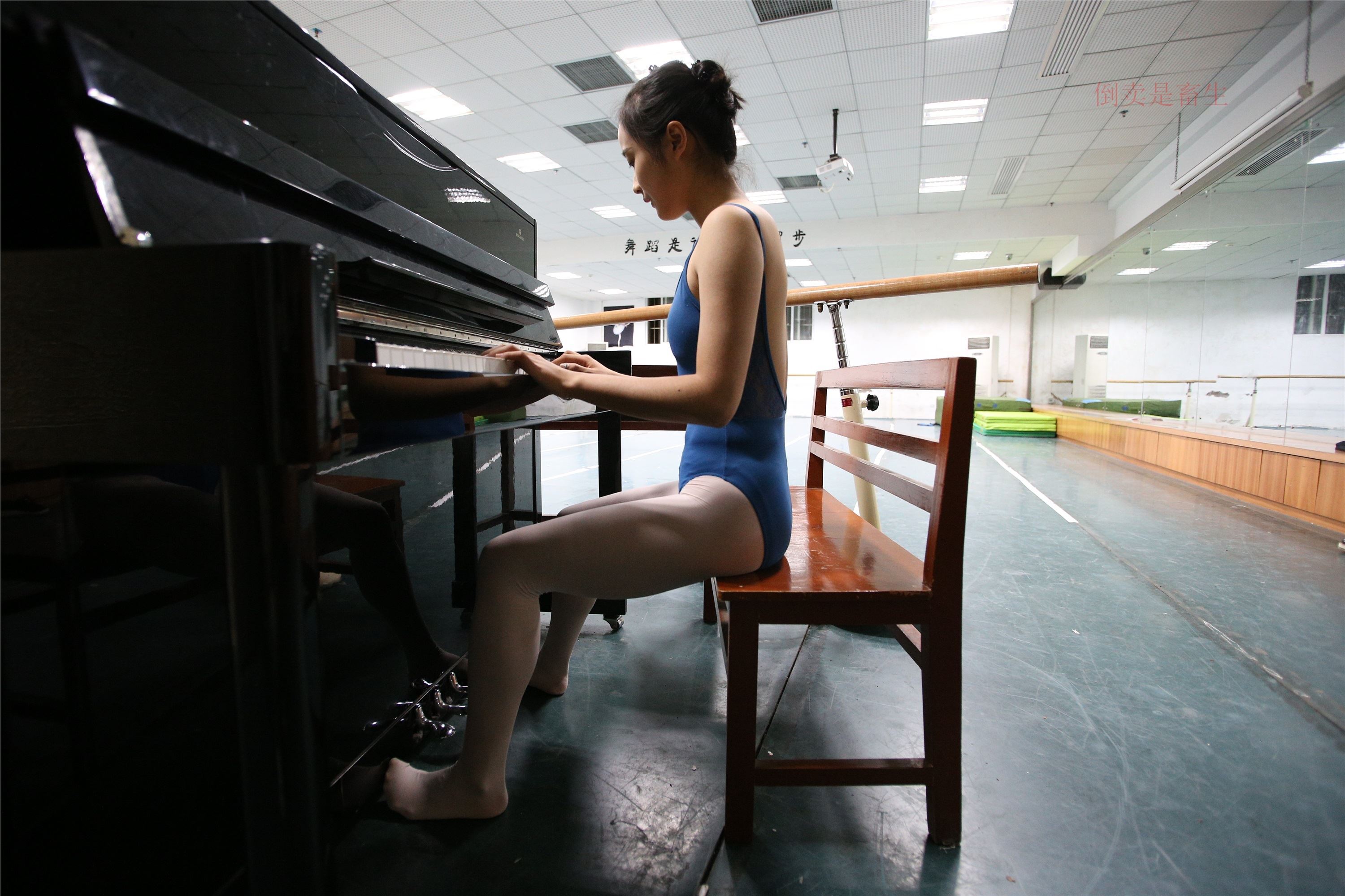 大西瓜美女图片 Z6-4 模特2 月下舞蹈449p3