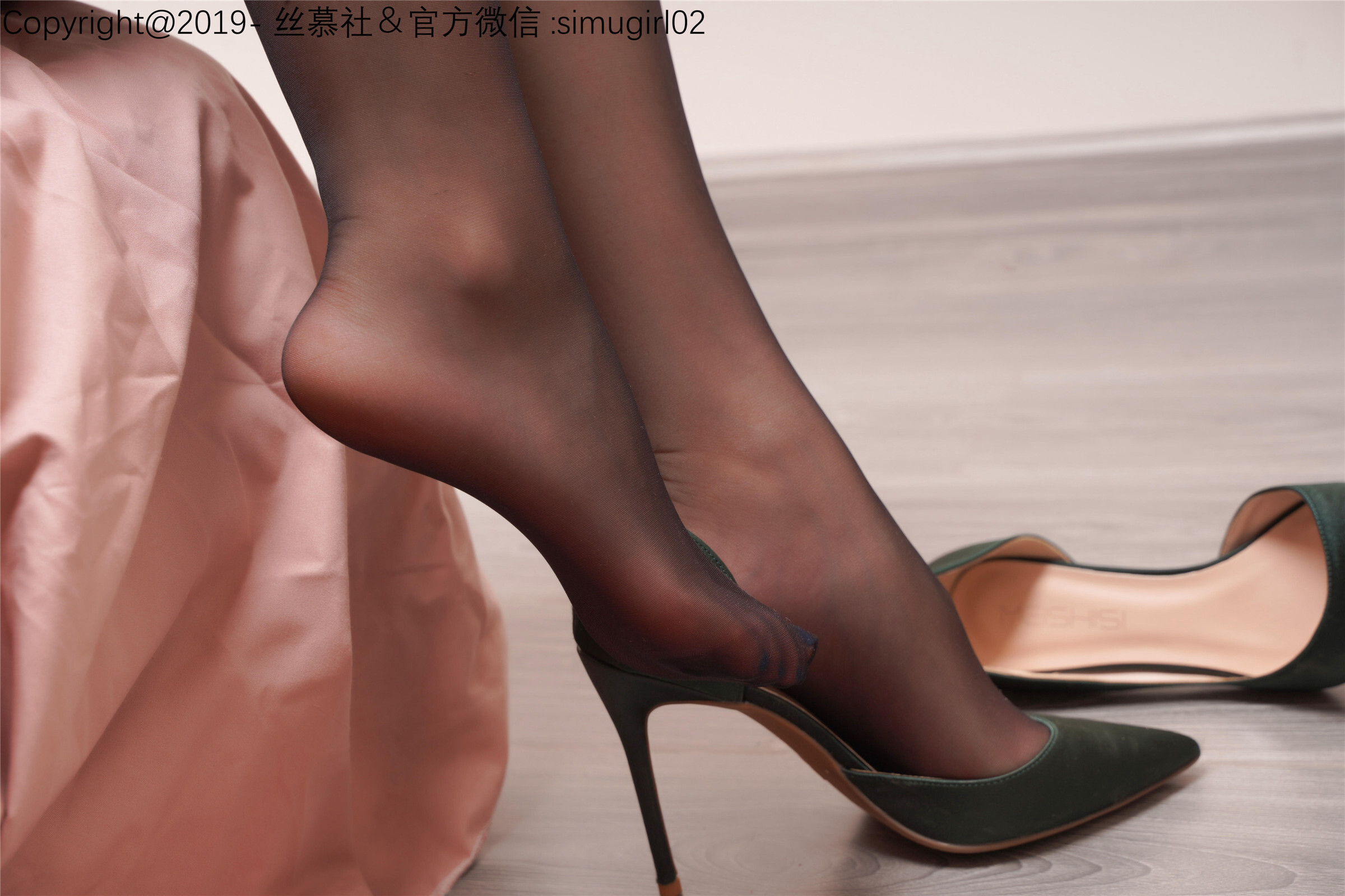 丝慕写真 SM019 模特：双双《穿V领旗袍的双双》