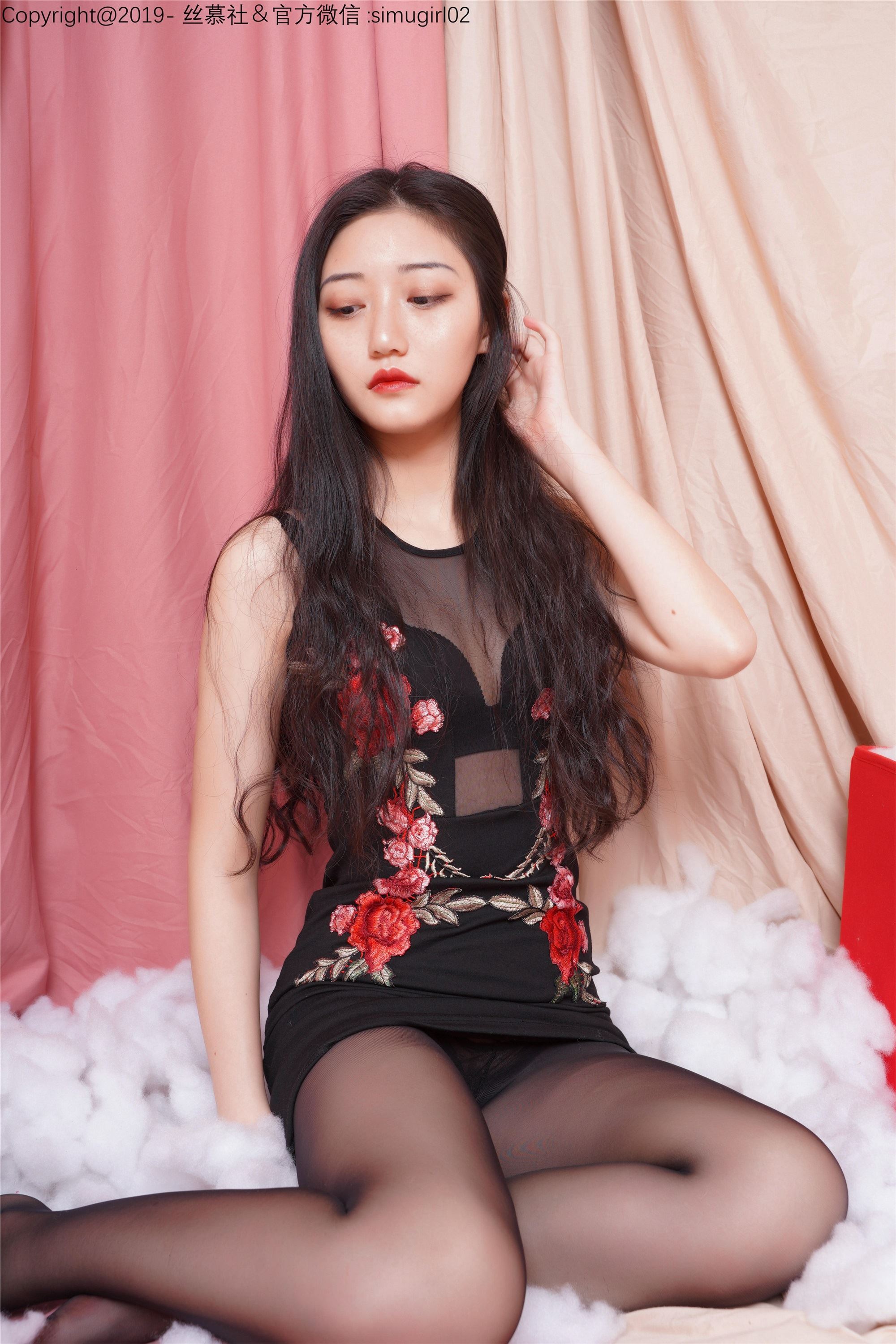 丝慕写真 SM019 模特：双双《穿V领旗袍的双双》