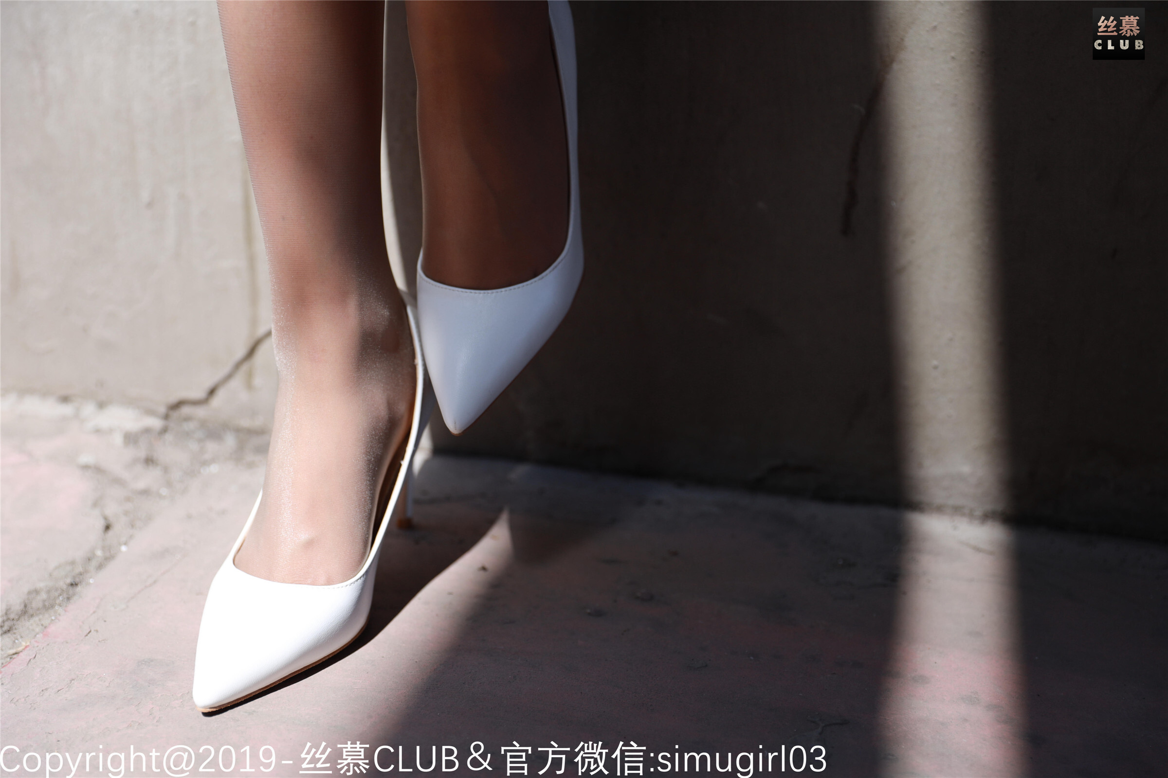 丝慕写真 SM026 模特丹丹《听说白色高跟和肉丝是绝配》