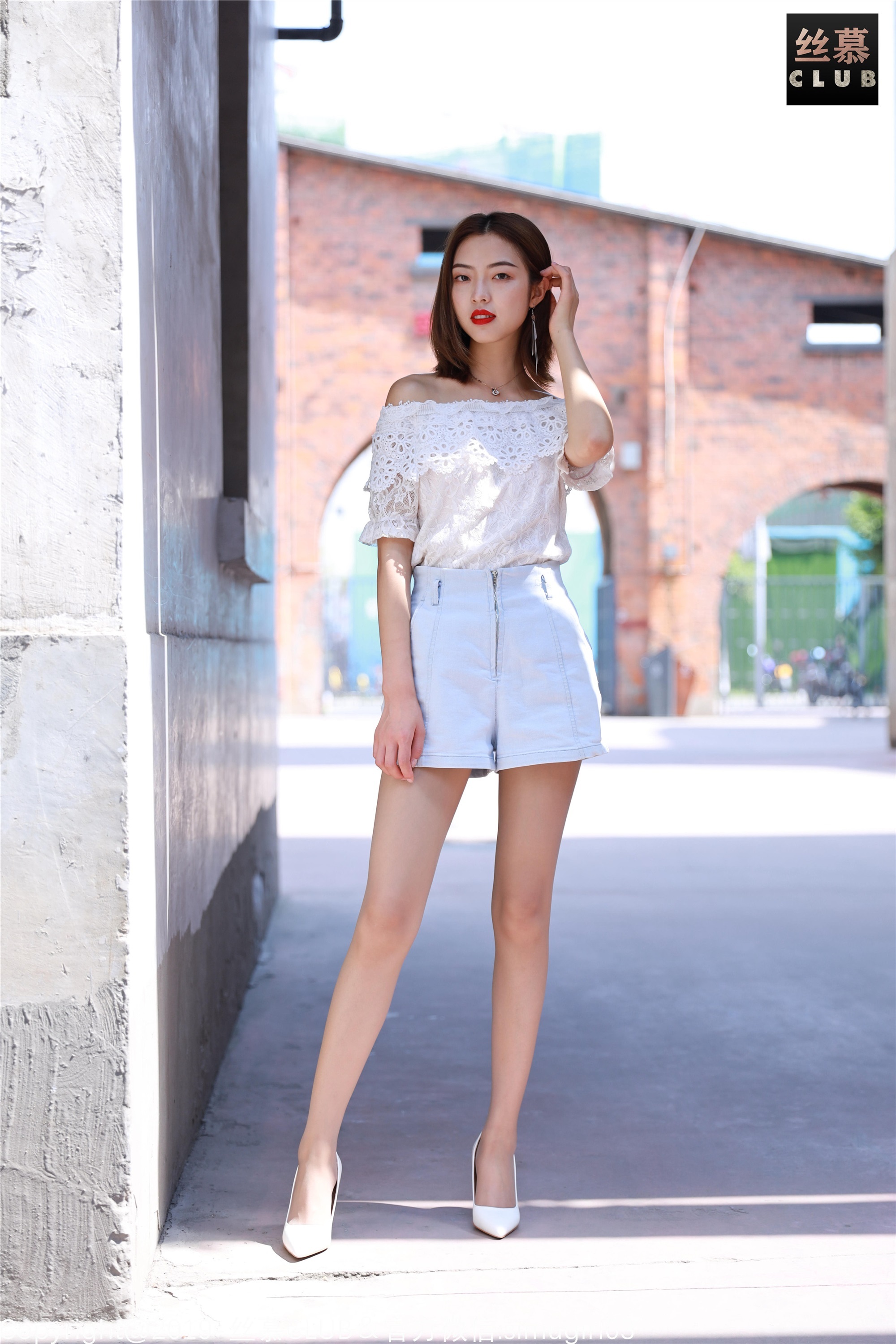 丝慕写真 SM026 模特丹丹《听说白色高跟和肉丝是绝配》