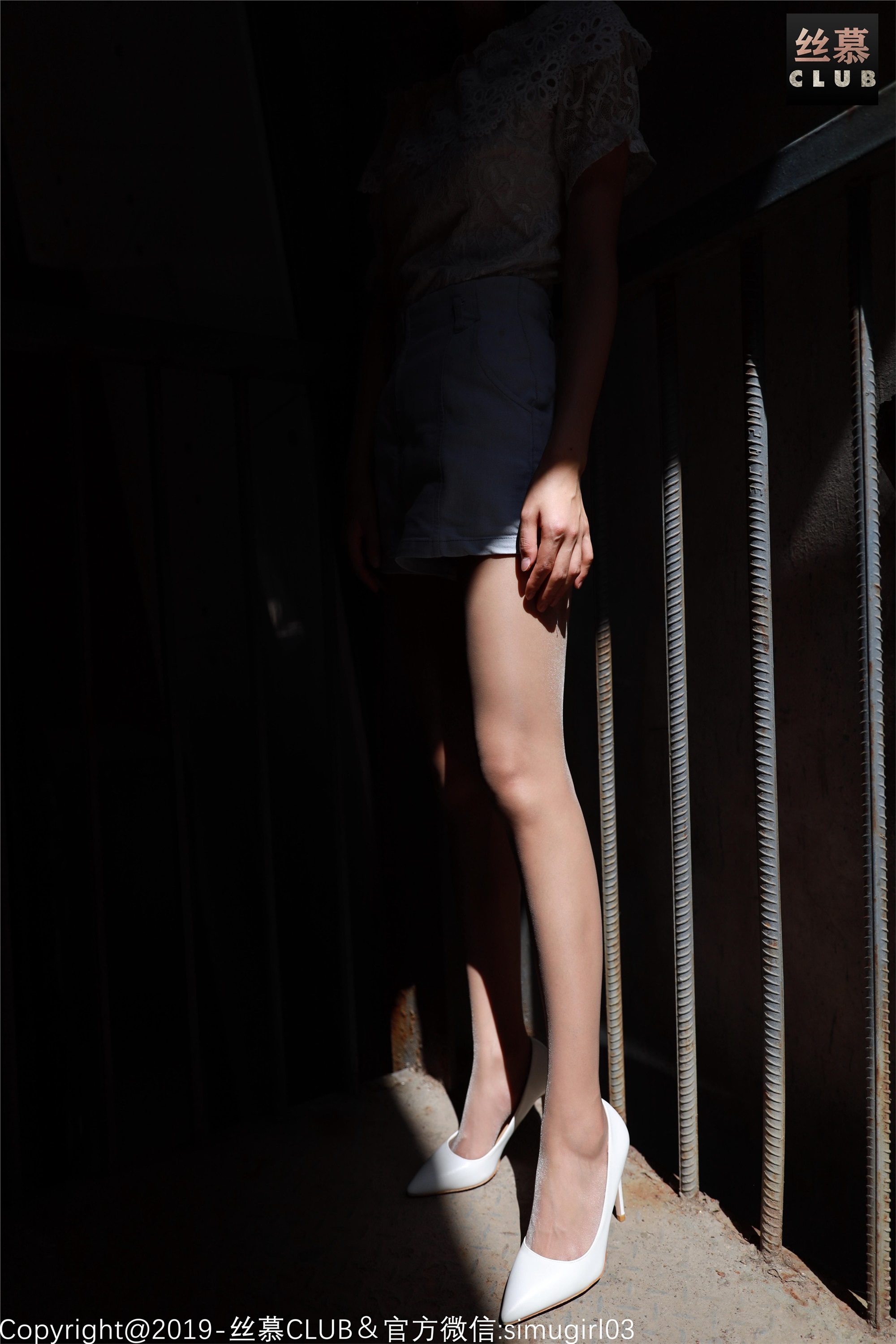 丝慕写真 SM026 模特丹丹《听说白色高跟和肉丝是绝配》