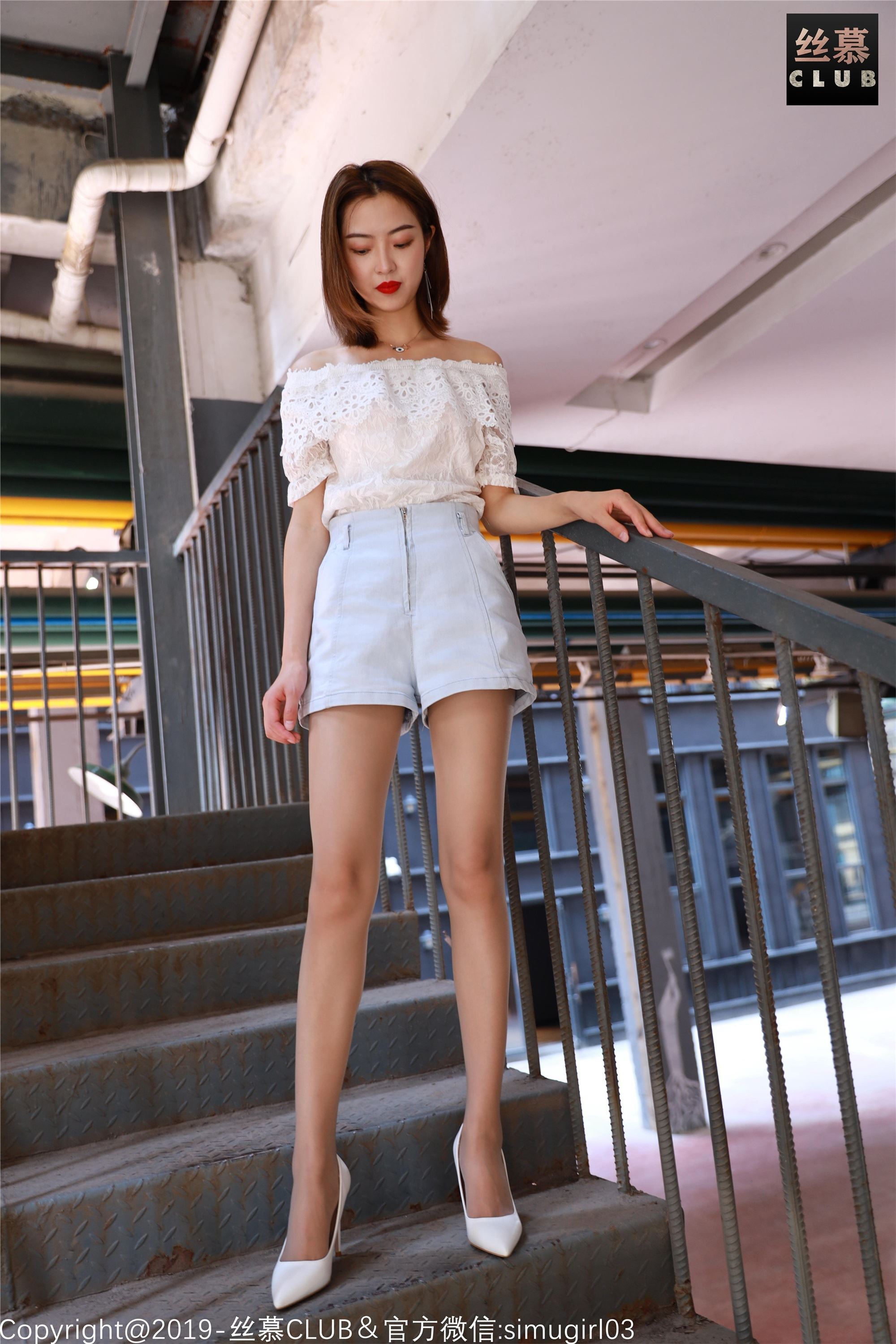 丝慕写真 SM026 模特丹丹《听说白色高跟和肉丝是绝配》