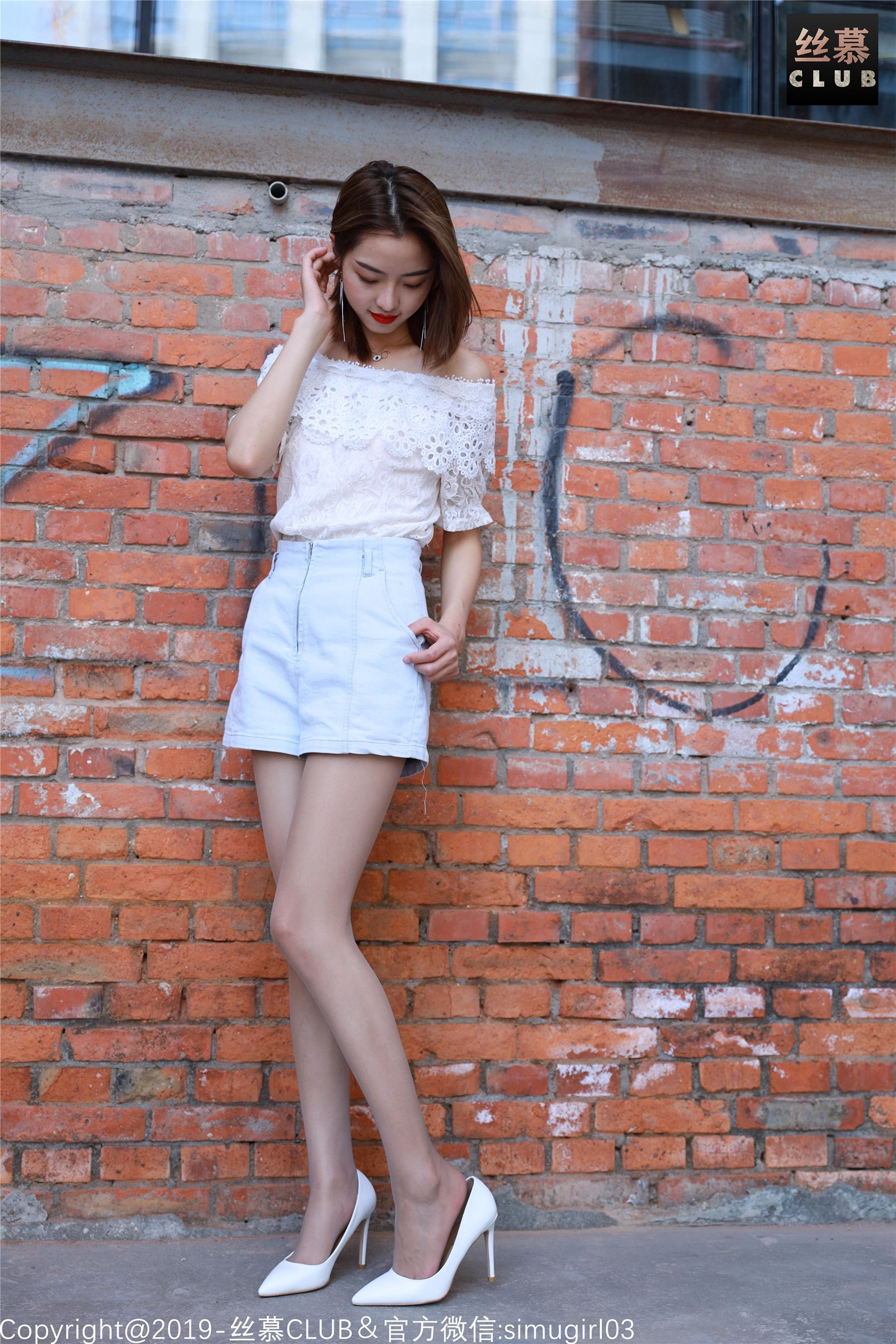 丝慕写真 SM026 模特丹丹《听说白色高跟和肉丝是绝配》