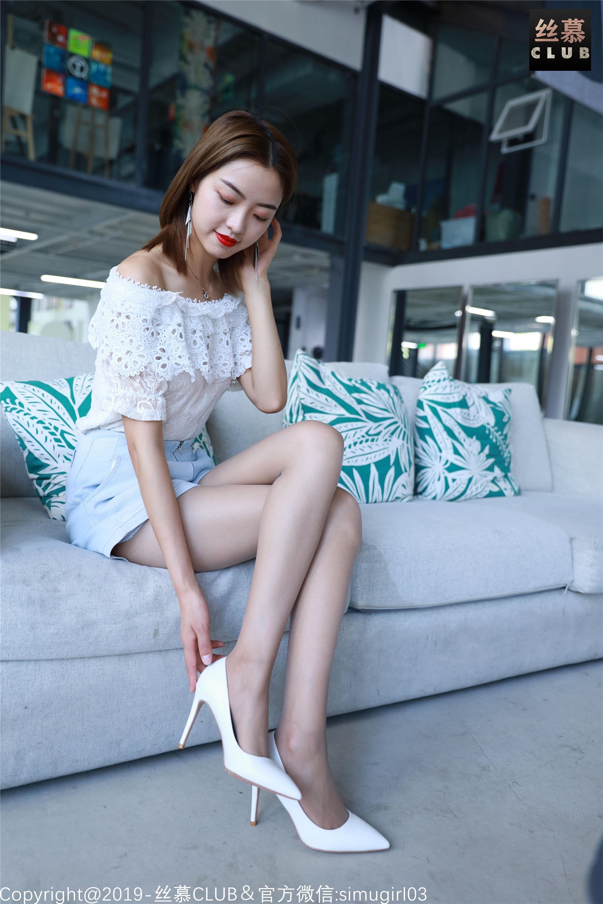 丝慕写真 SM026 模特丹丹《听说白色高跟和肉丝是绝配》
