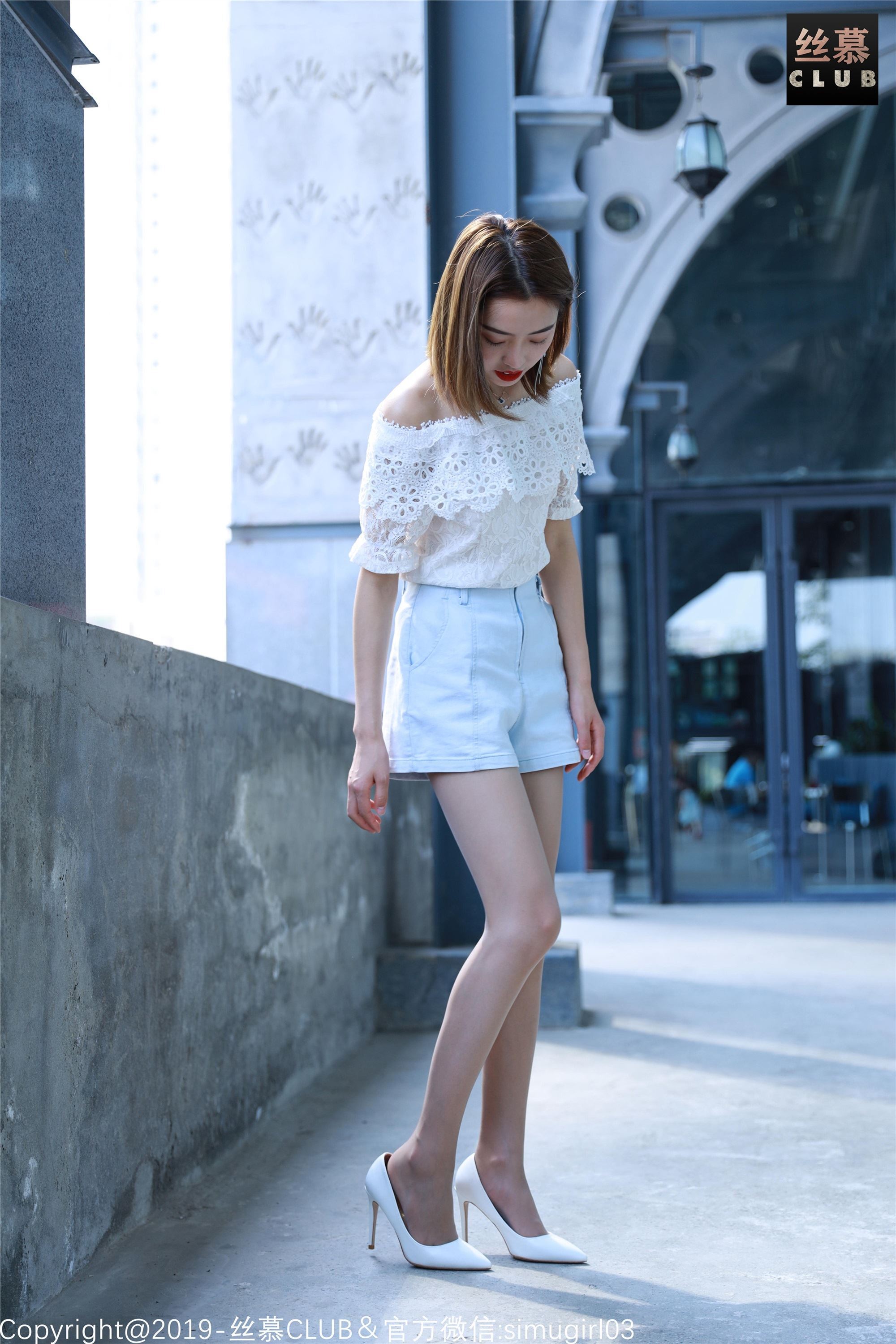 丝慕写真 SM026 模特丹丹《听说白色高跟和肉丝是绝配》