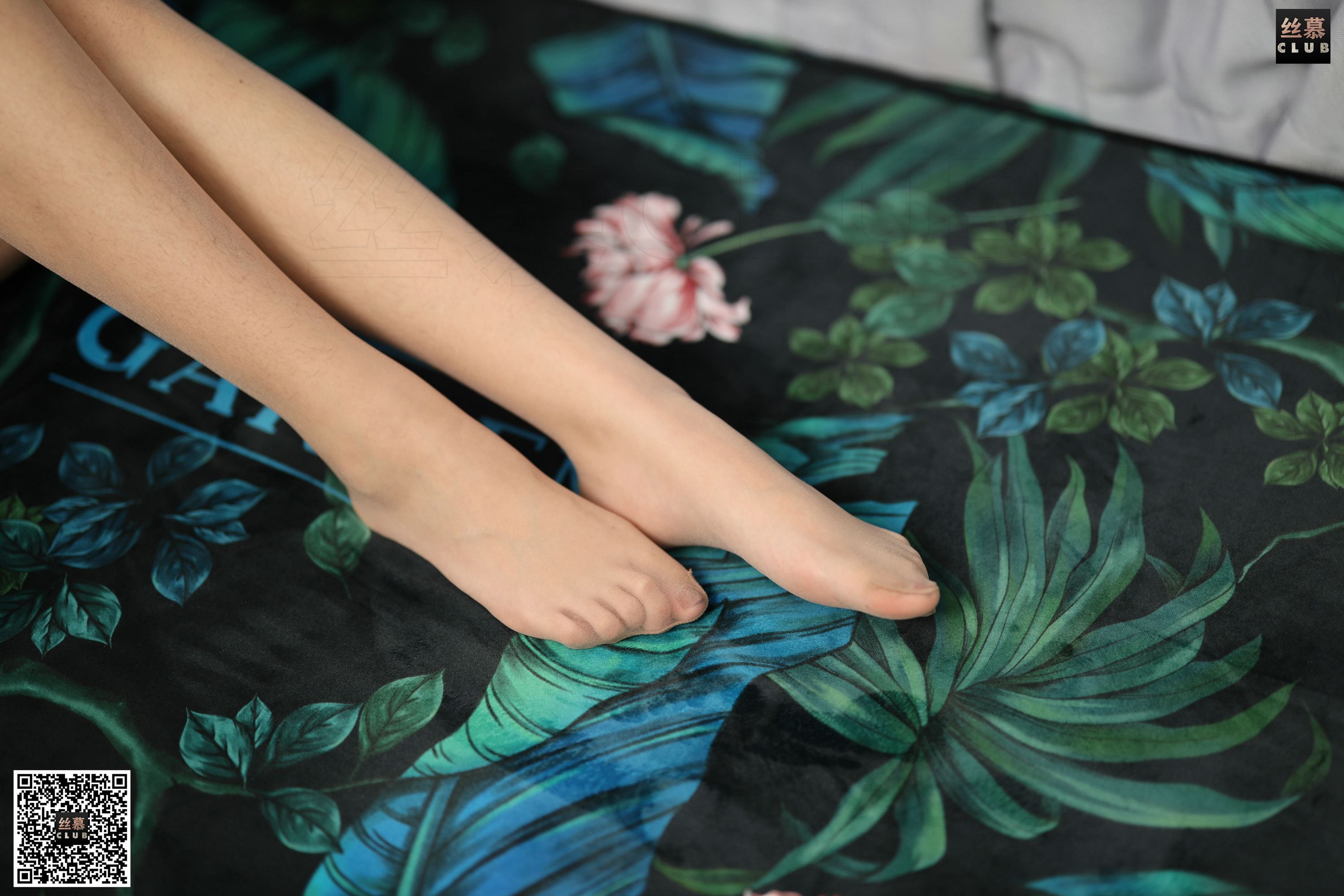 丝慕写真 SM129 文欣 – 开衩旗袍是什么体验