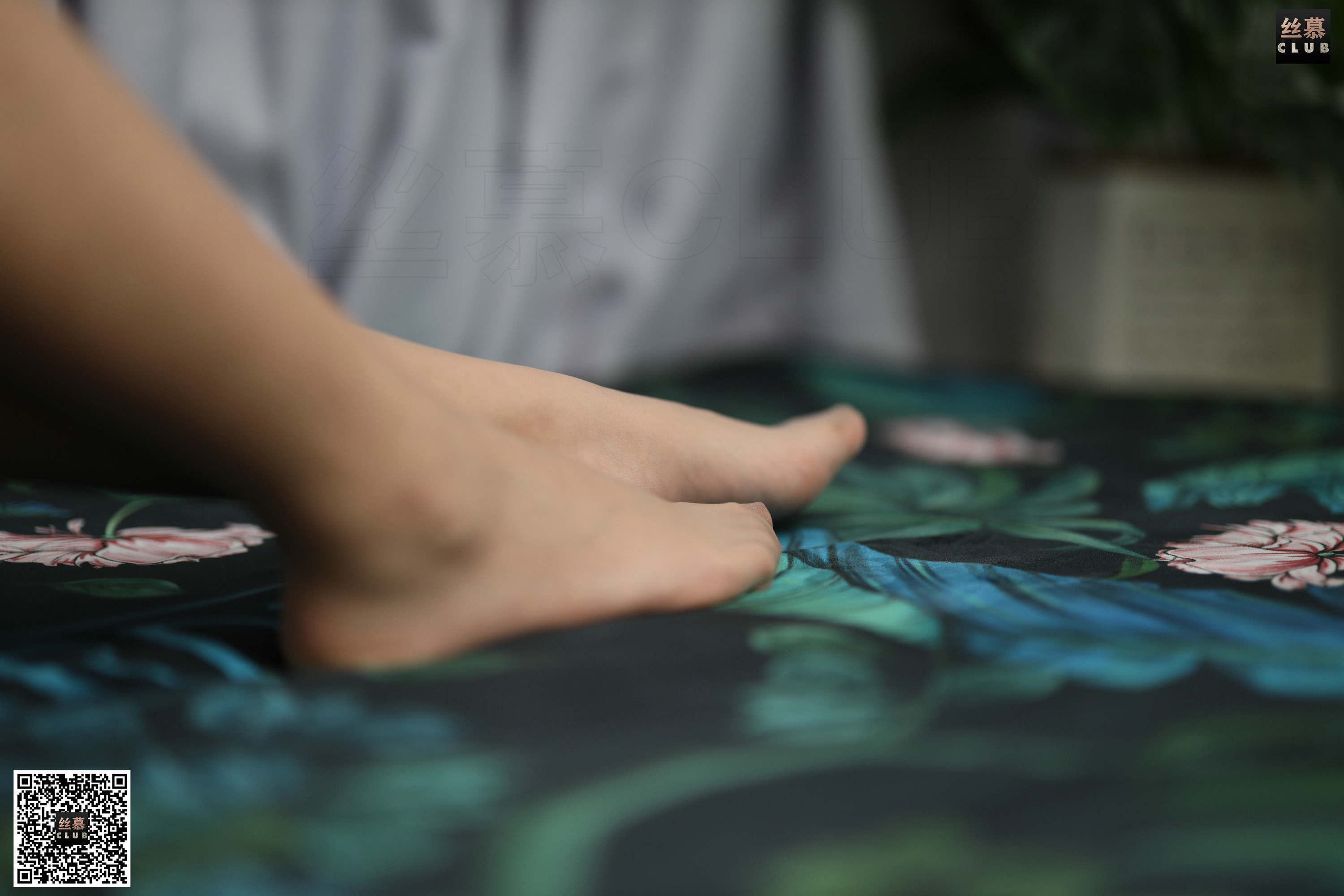 丝慕写真 SM129 文欣 – 开衩旗袍是什么体验