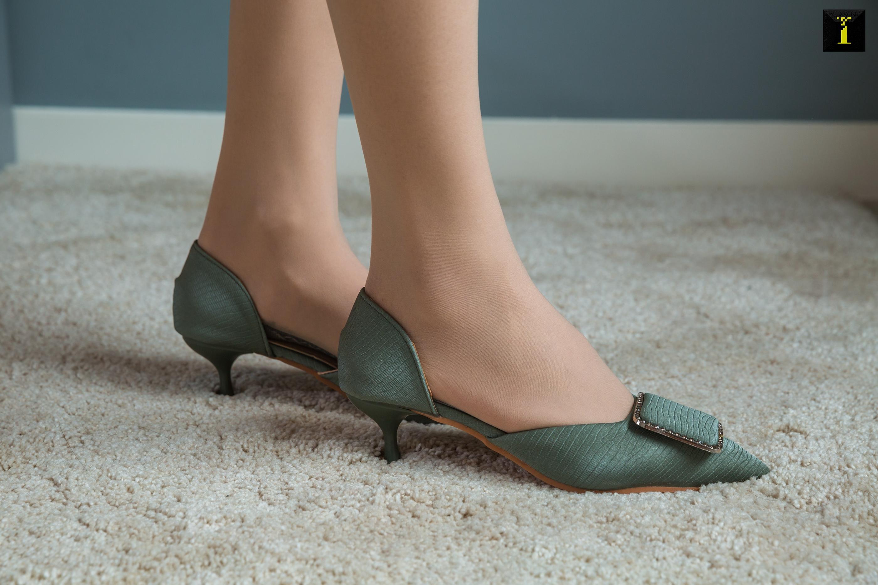 IESS异思趣向 2019.12.09 丝享家640：小小 – 新型脚底一片云