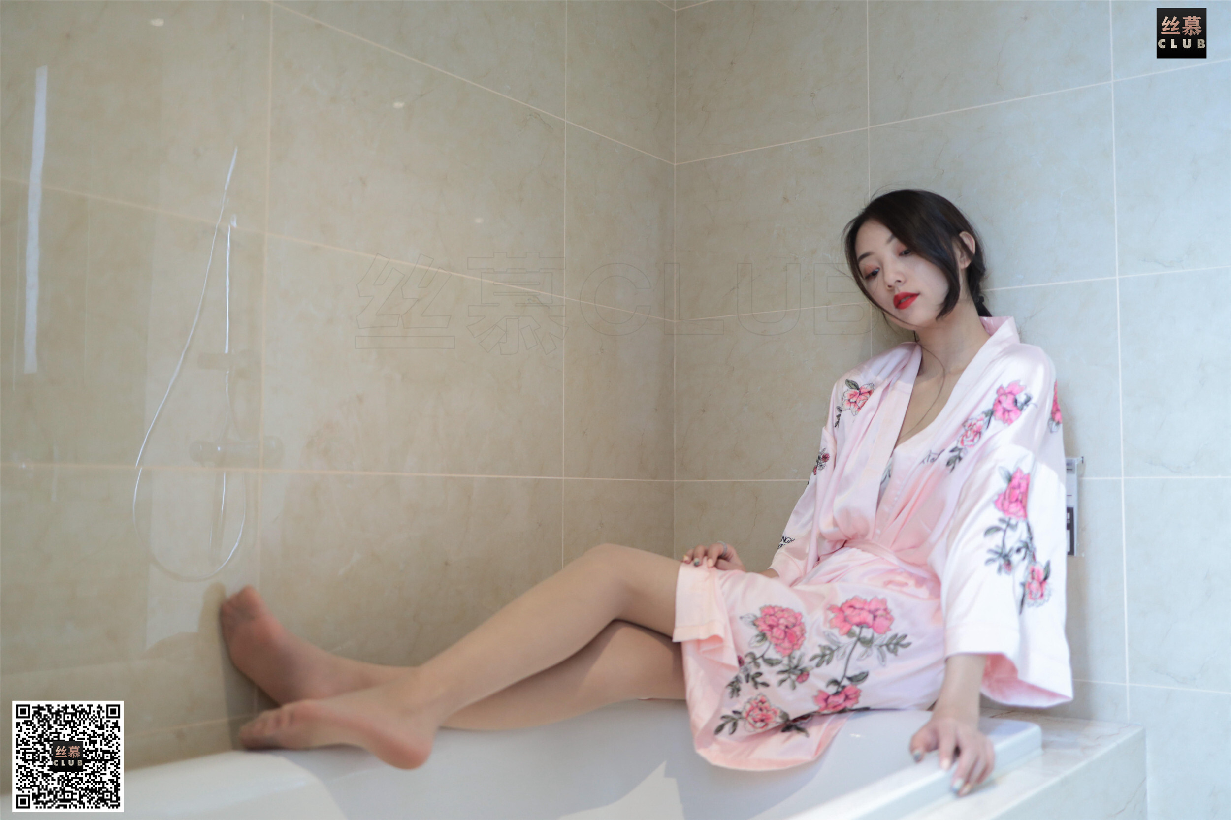 丝慕写真 SM074 天天一元 诗晴《诗晴-睡袍-浴缸》