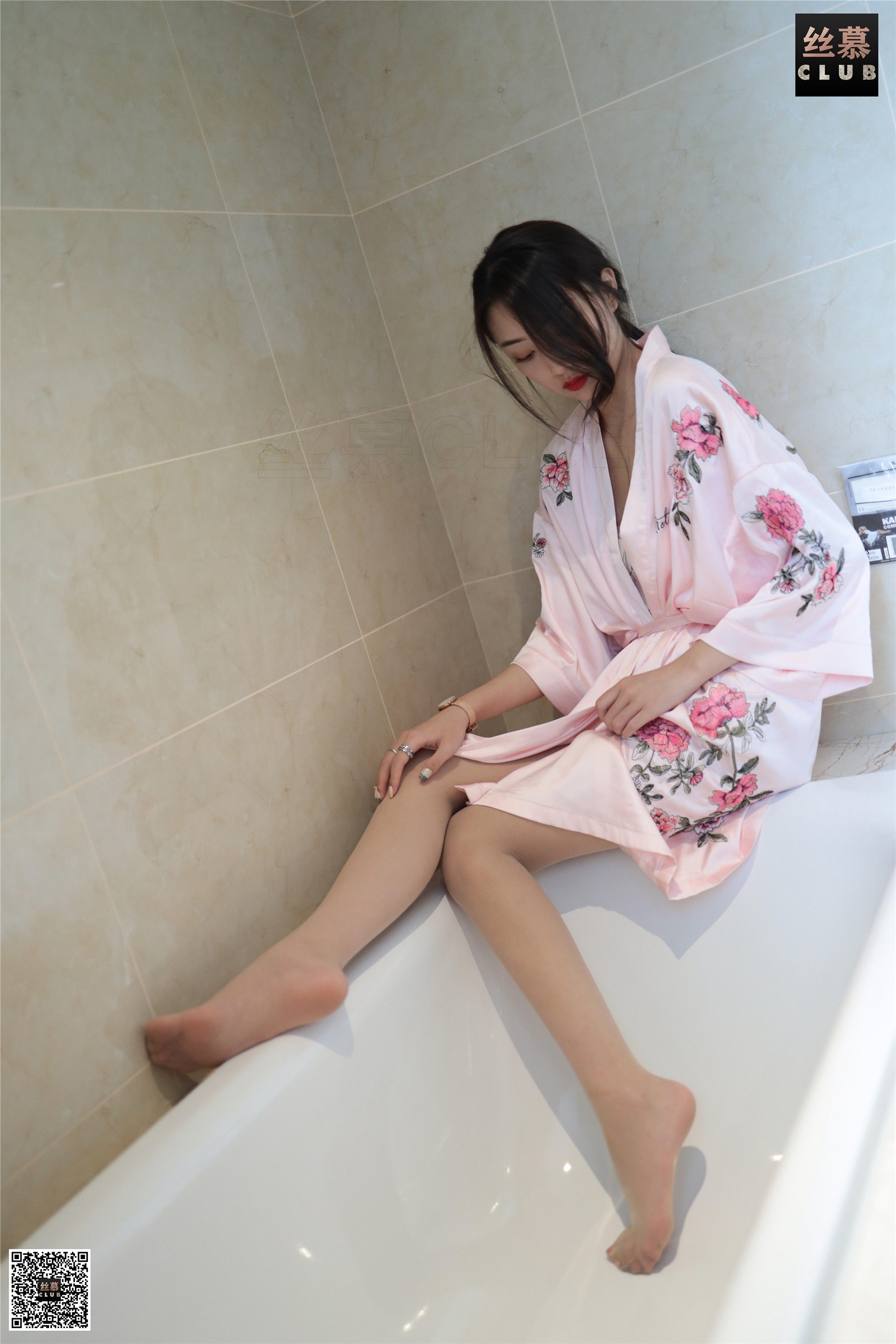 丝慕写真 SM074 天天一元 诗晴《诗晴-睡袍-浴缸》