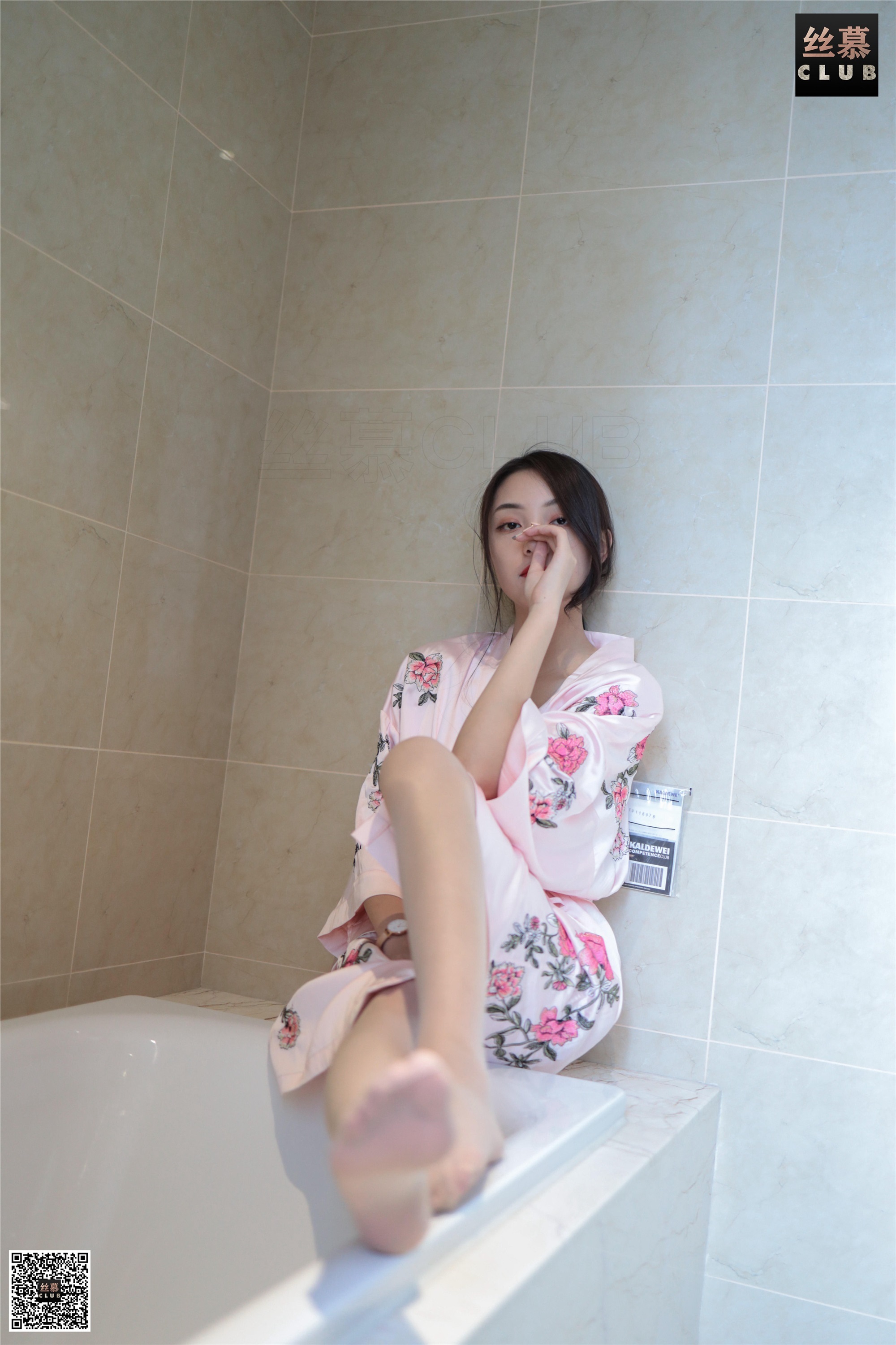 丝慕写真 SM074 天天一元 诗晴《诗晴-睡袍-浴缸》